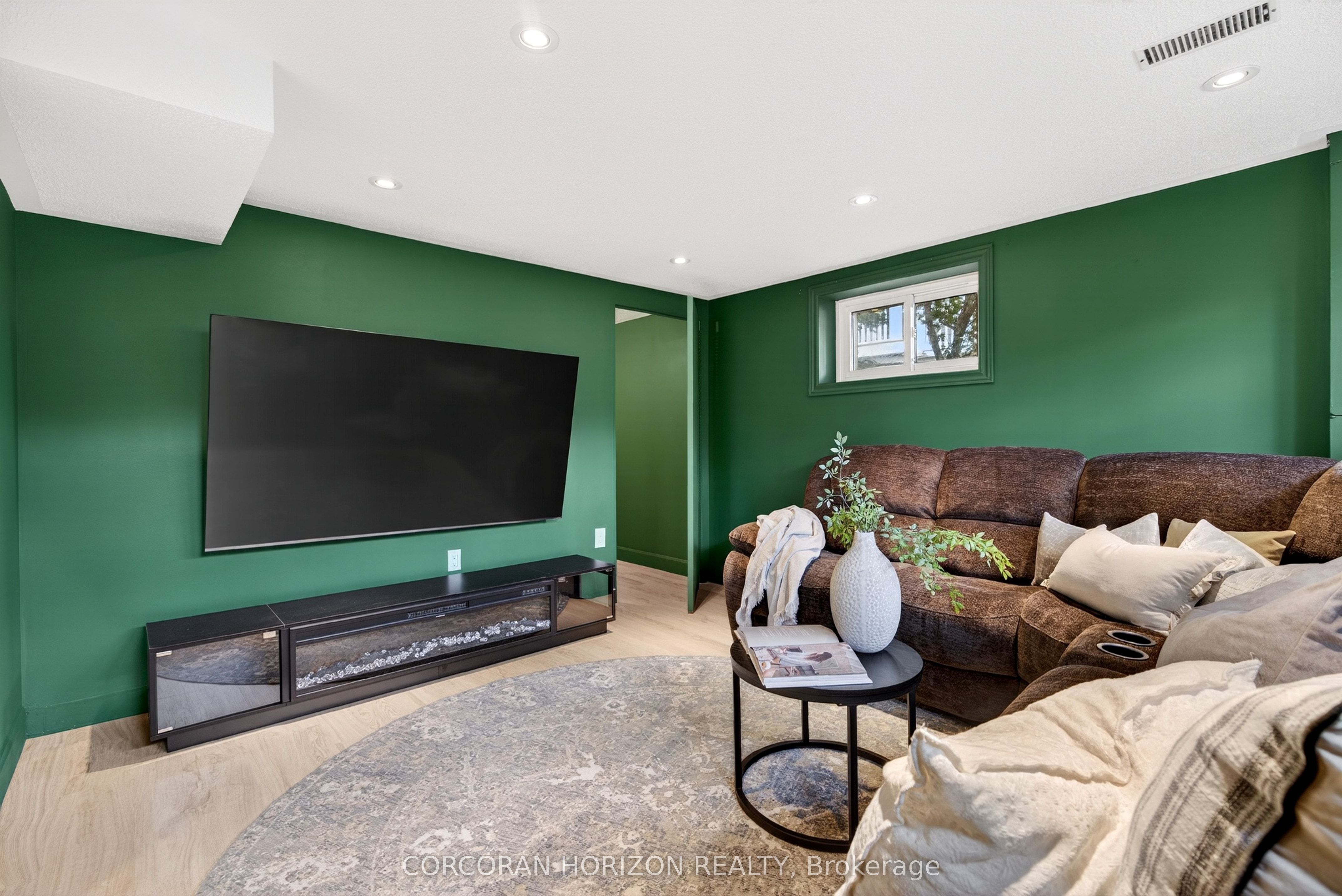 77 Mineola Road E Property Photo 32
