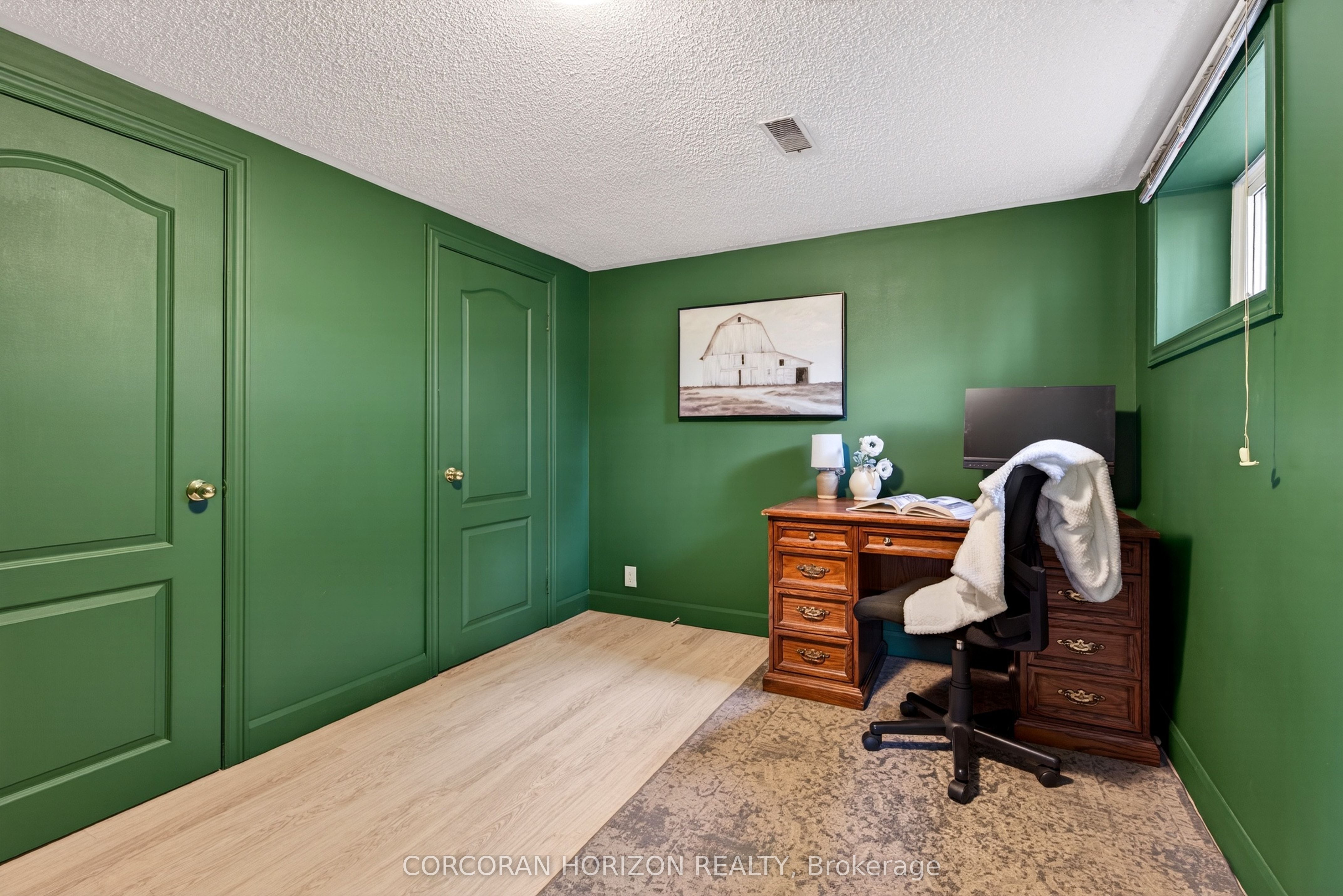 77 Mineola Road E Property Photo 33