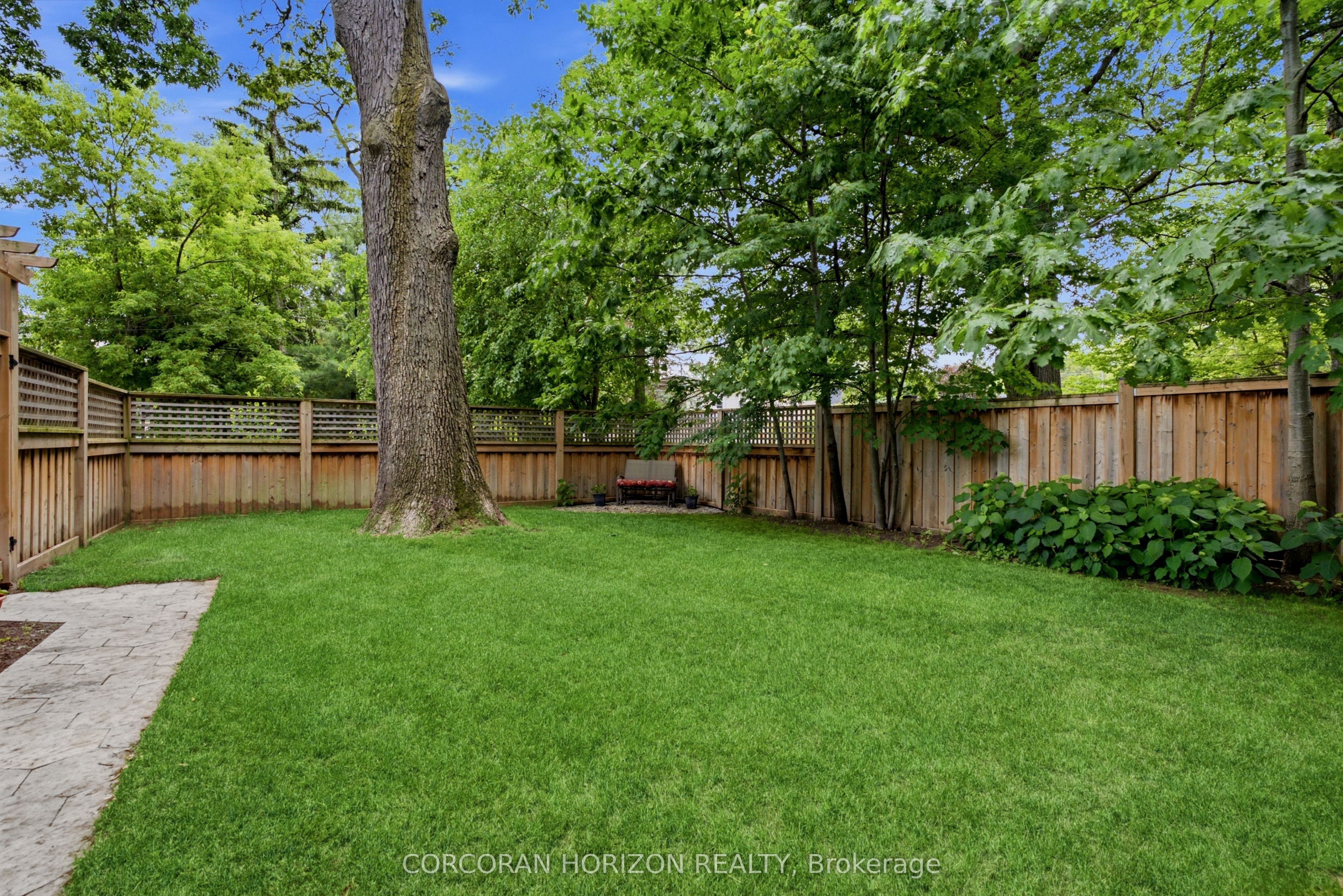 77 Mineola Road E Property Photo 37