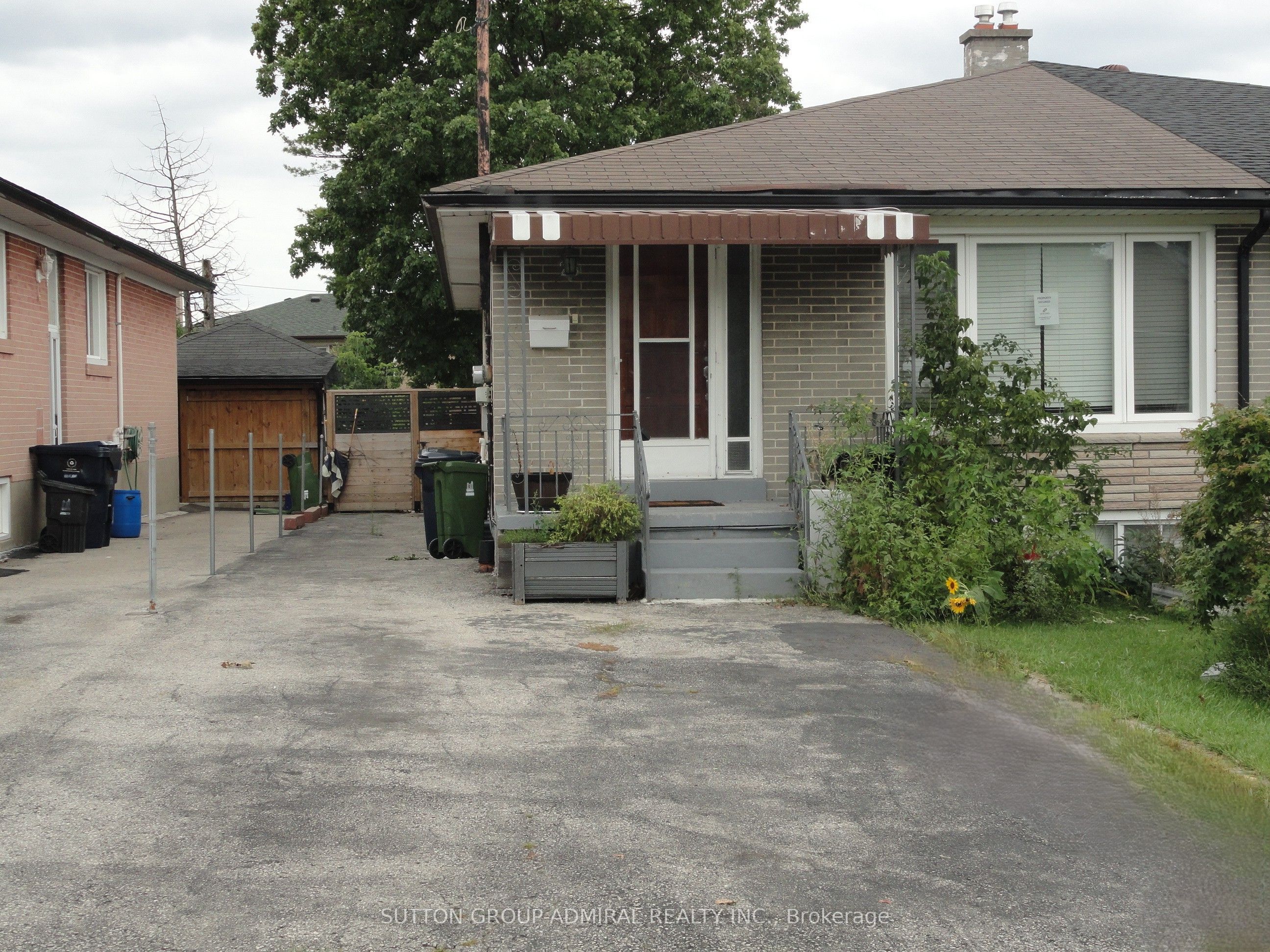 23 Chalkfarm Dr Drive Property Photo 1