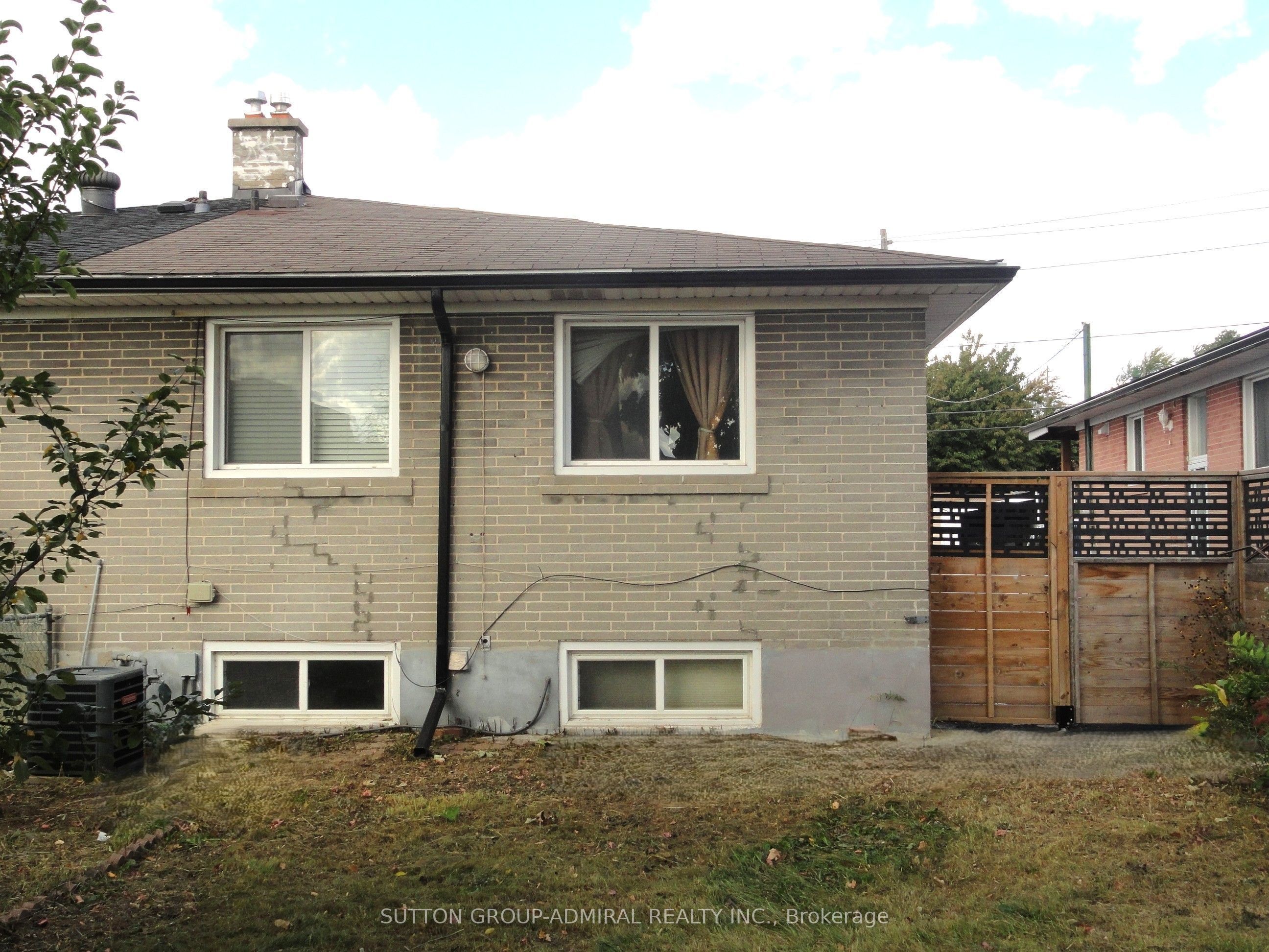 23 Chalkfarm Dr Drive Property Photo 3