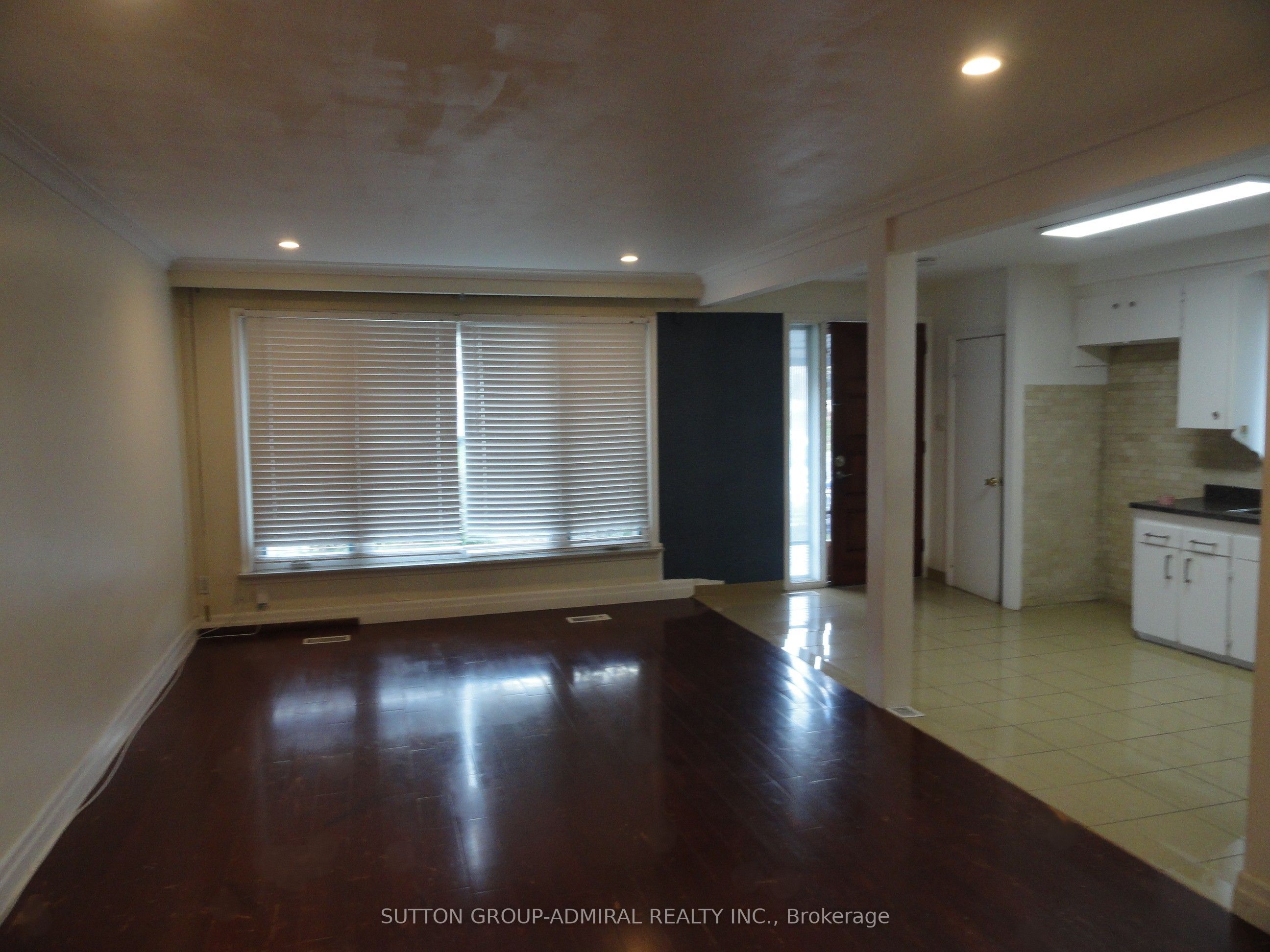 23 Chalkfarm Dr Drive Property Photo 7