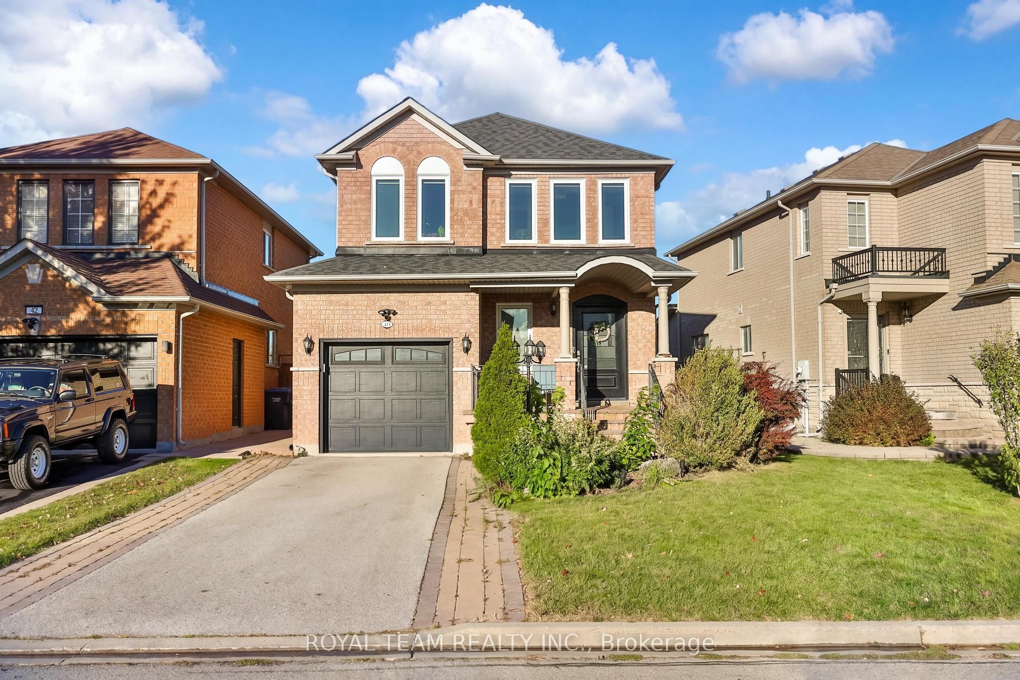 40 Emily Carr Crescent Property Photo 1