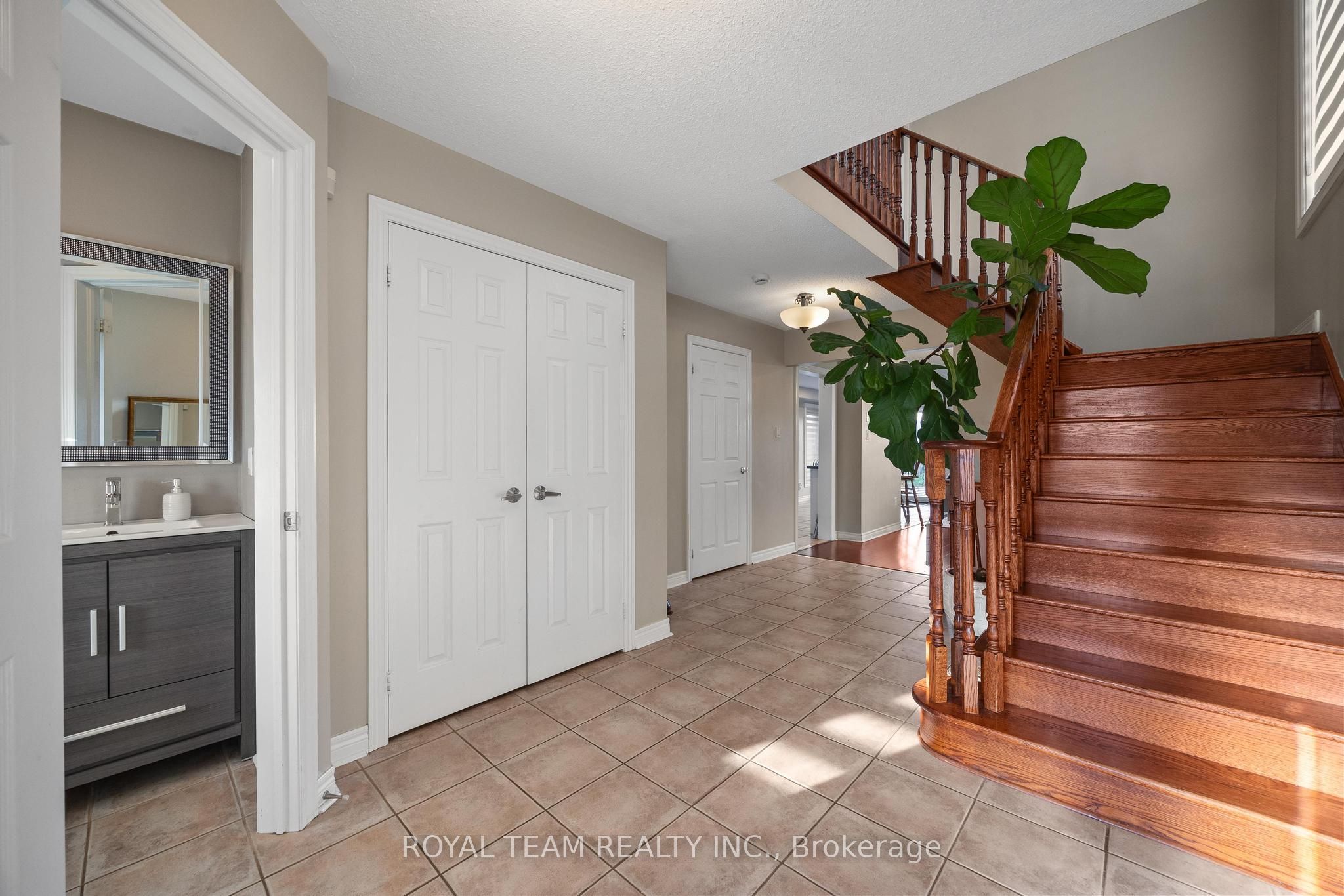 40 Emily Carr Crescent Property Photo 4