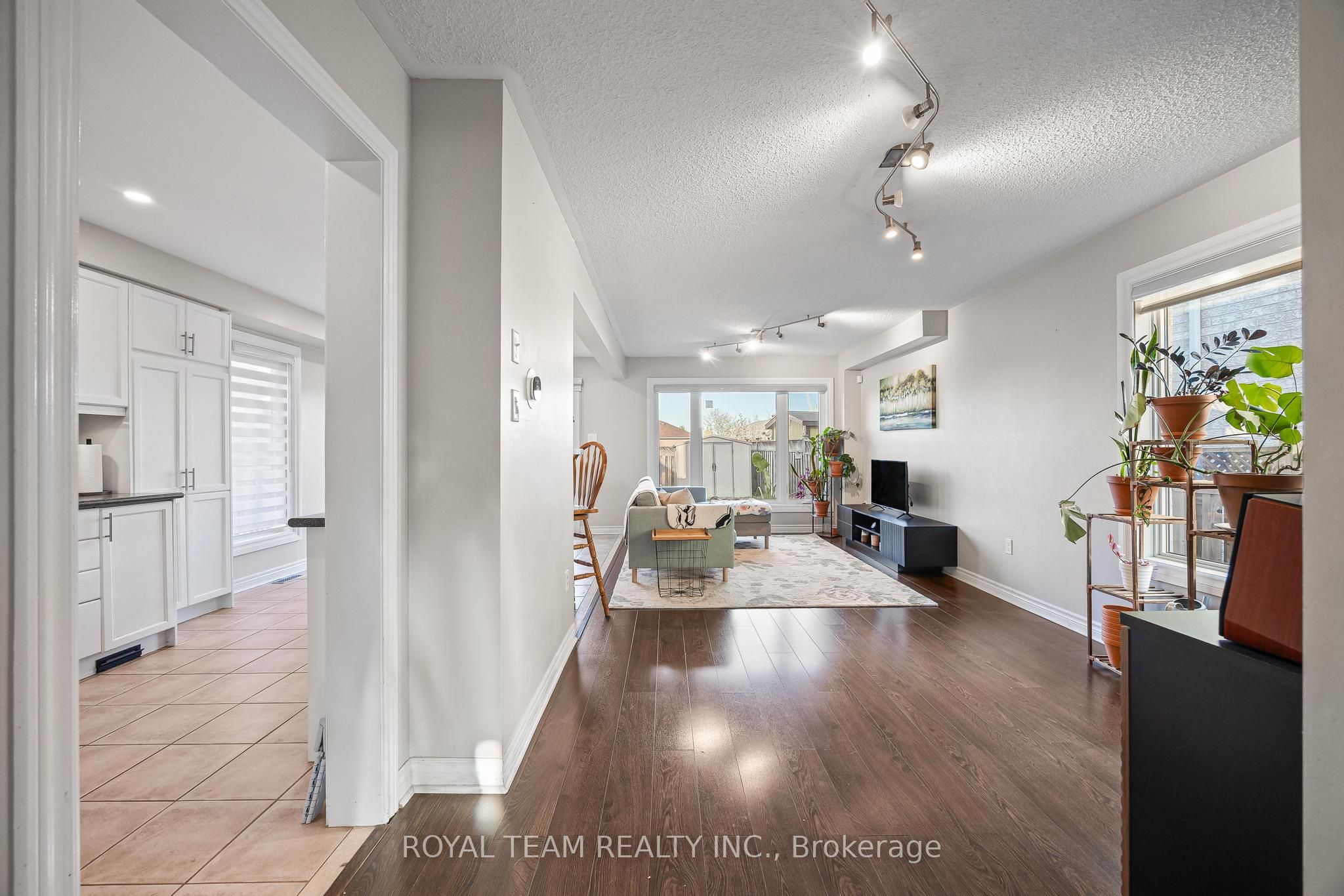 40 Emily Carr Crescent Property Photo 6