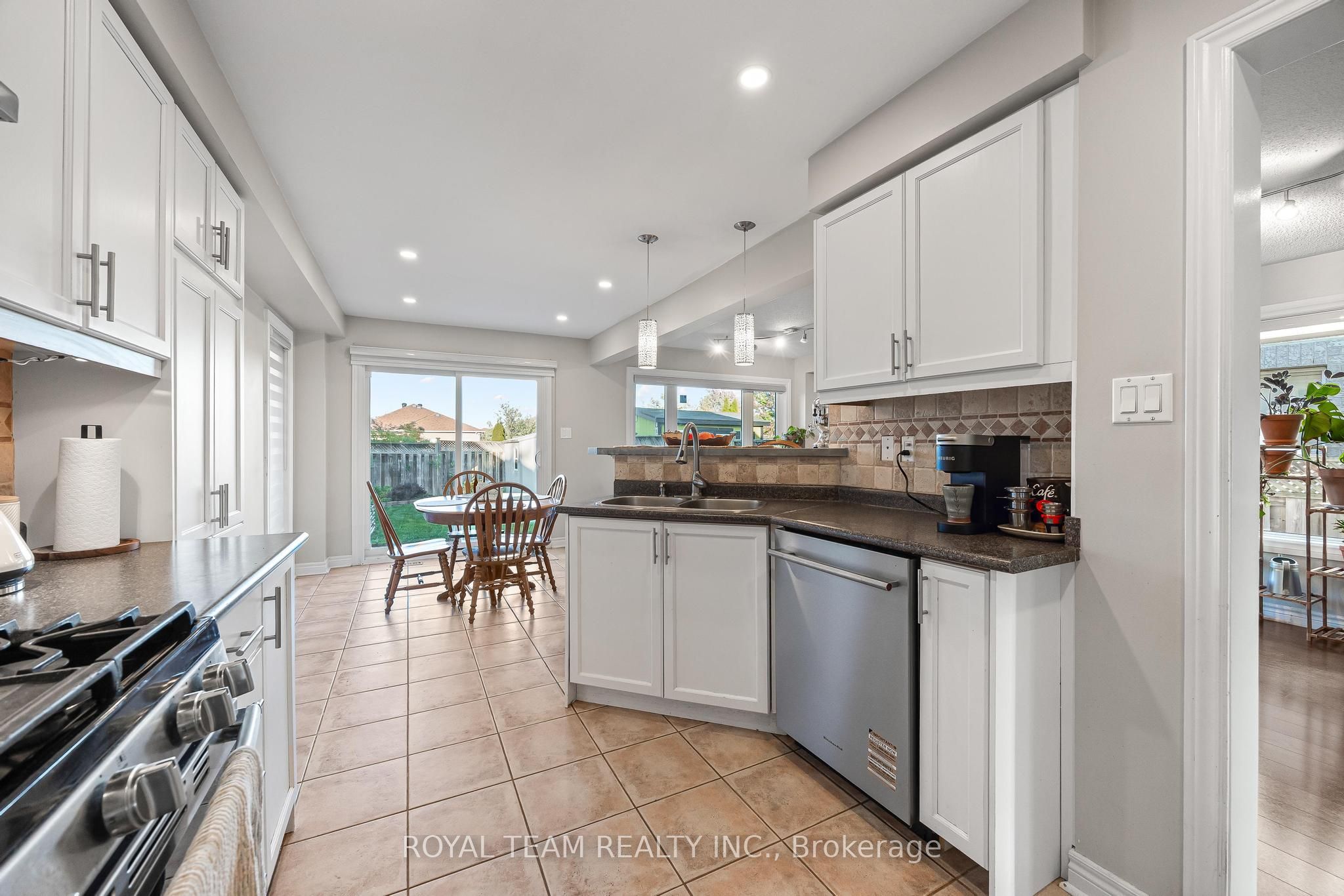 40 Emily Carr Crescent Property Photo 10