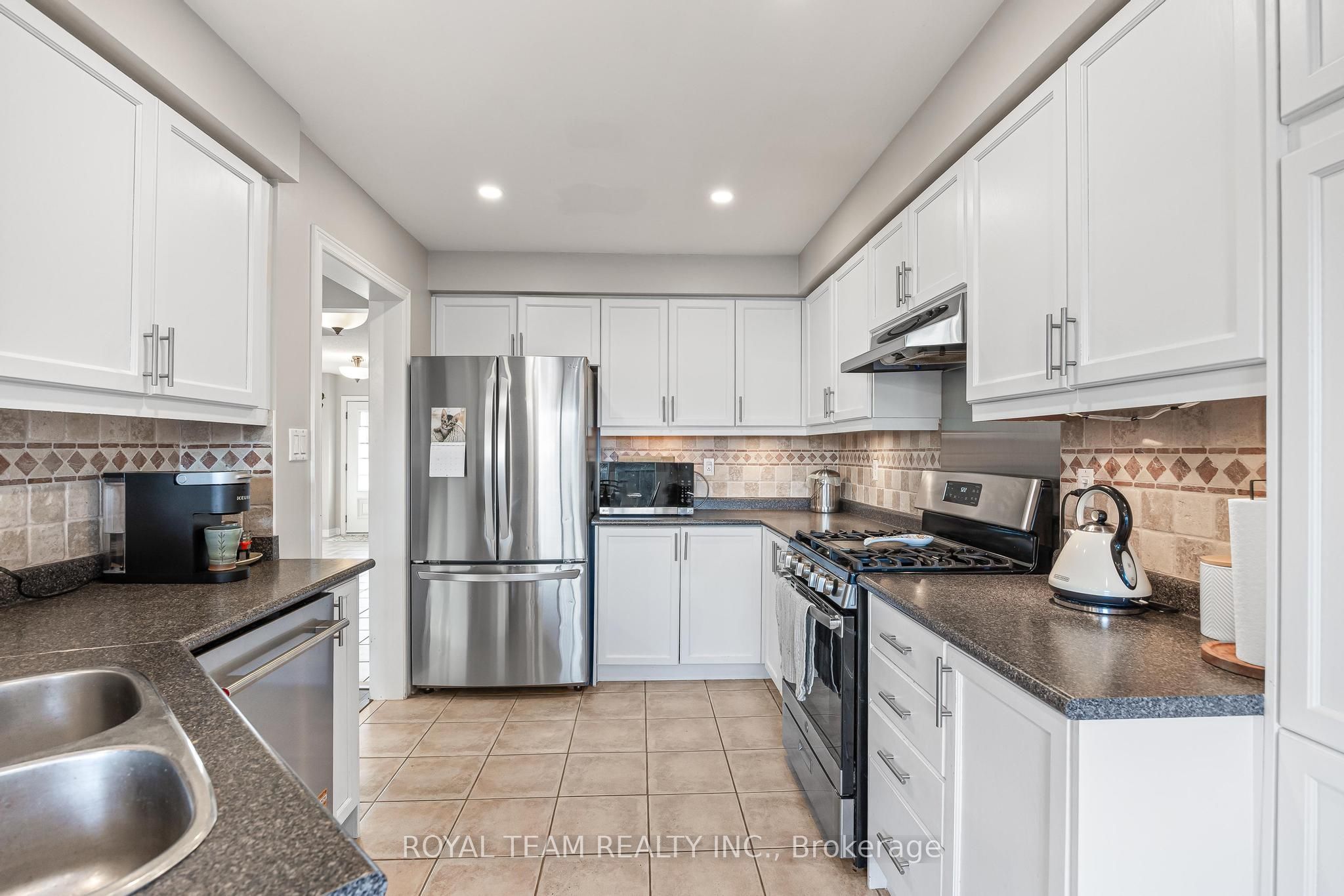 40 Emily Carr Crescent Property Photo 12