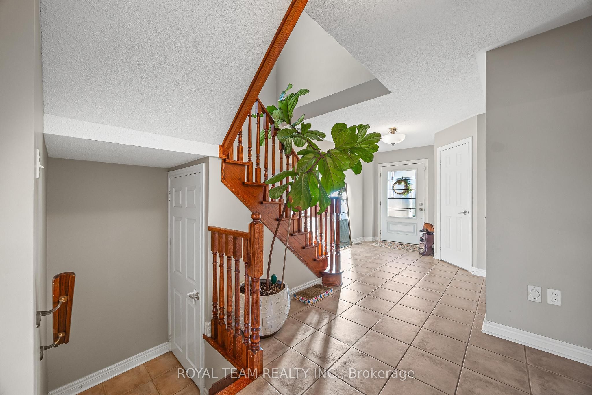 40 Emily Carr Crescent Property Photo 14