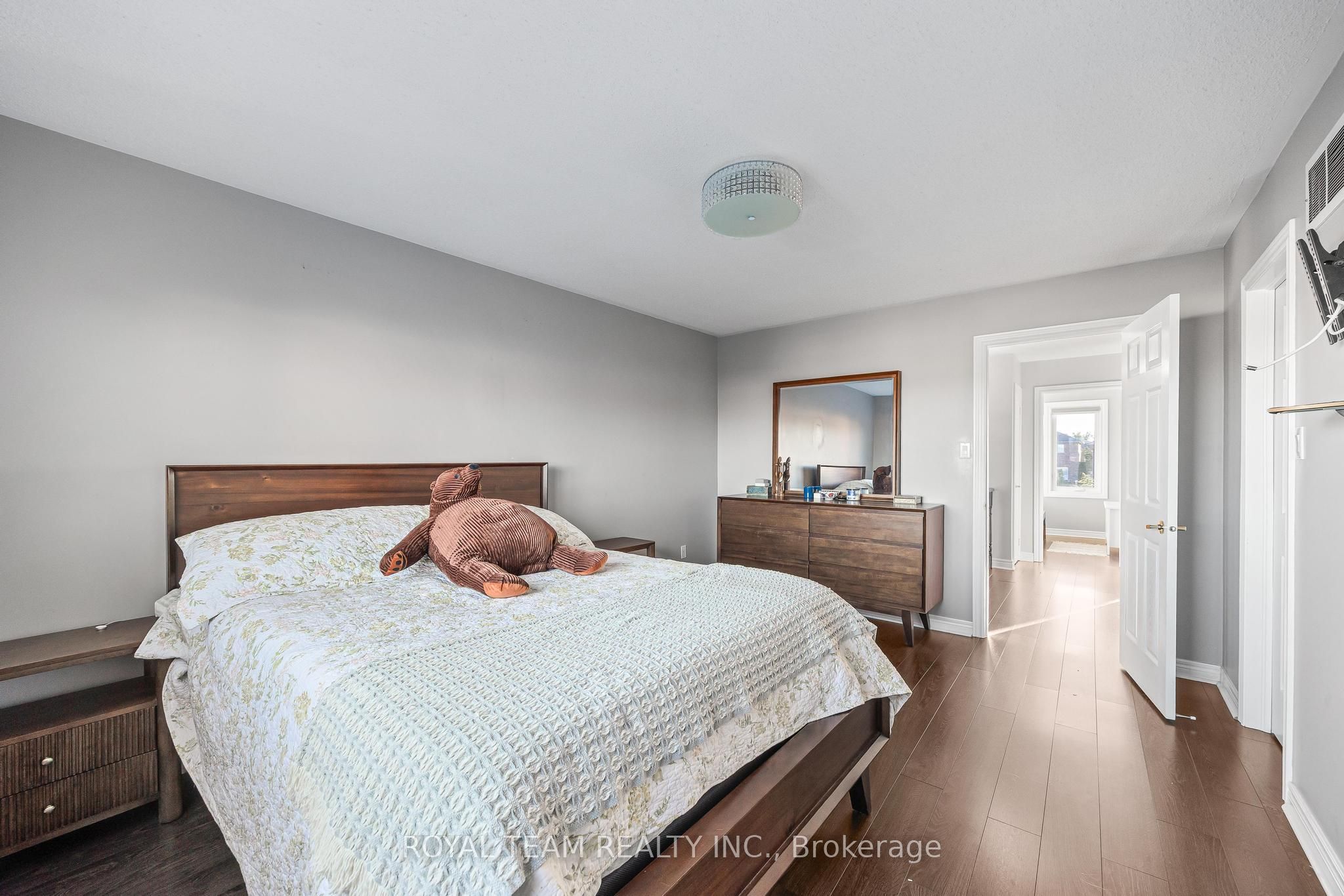 40 Emily Carr Crescent Property Photo 17