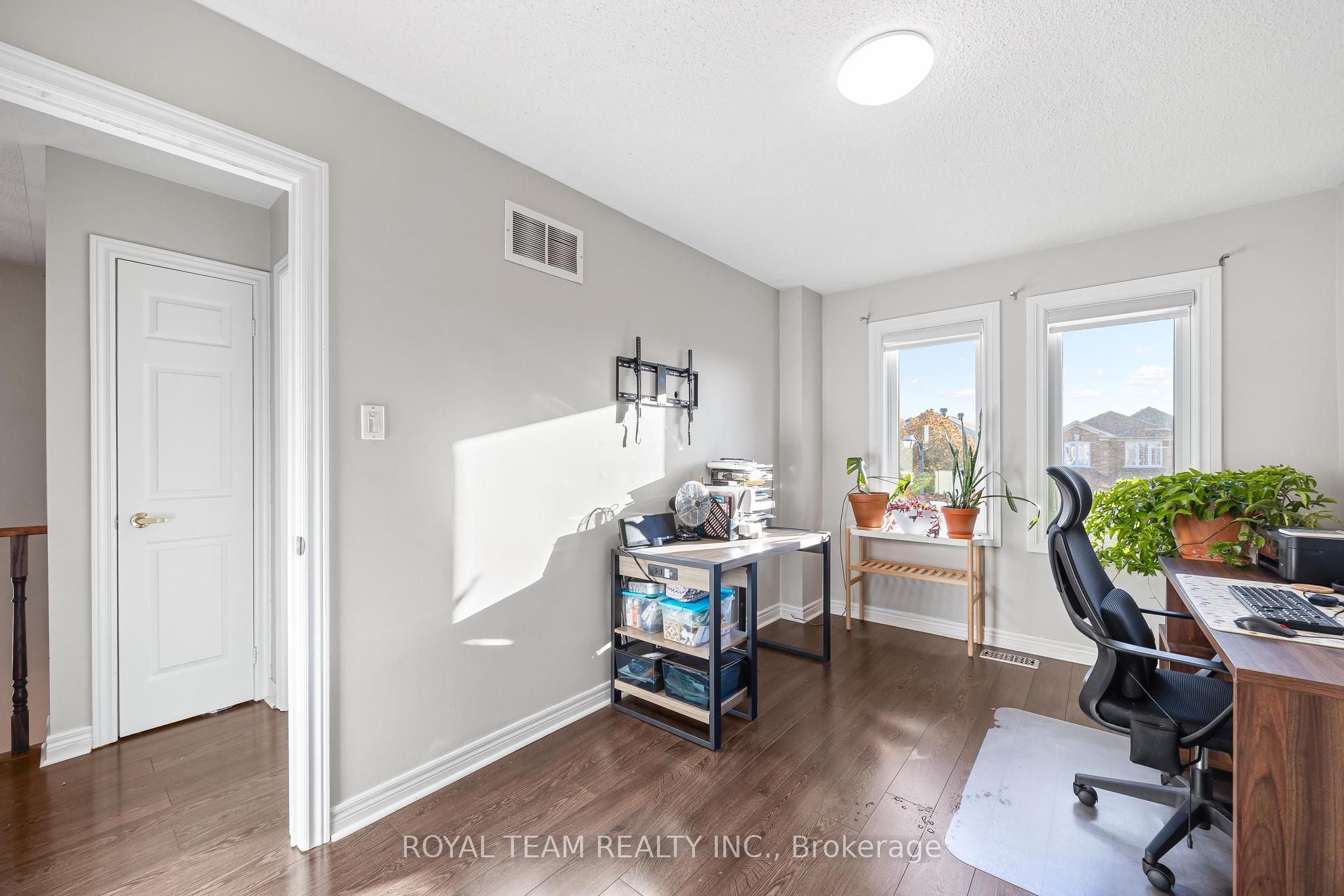 40 Emily Carr Crescent Property Photo 22