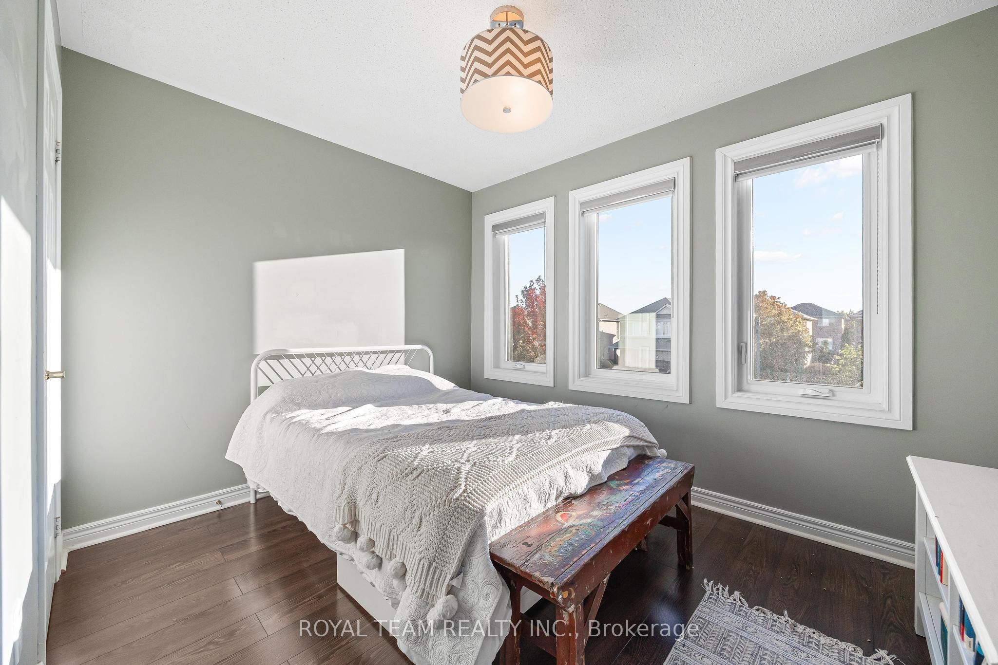 40 Emily Carr Crescent Property Photo 24