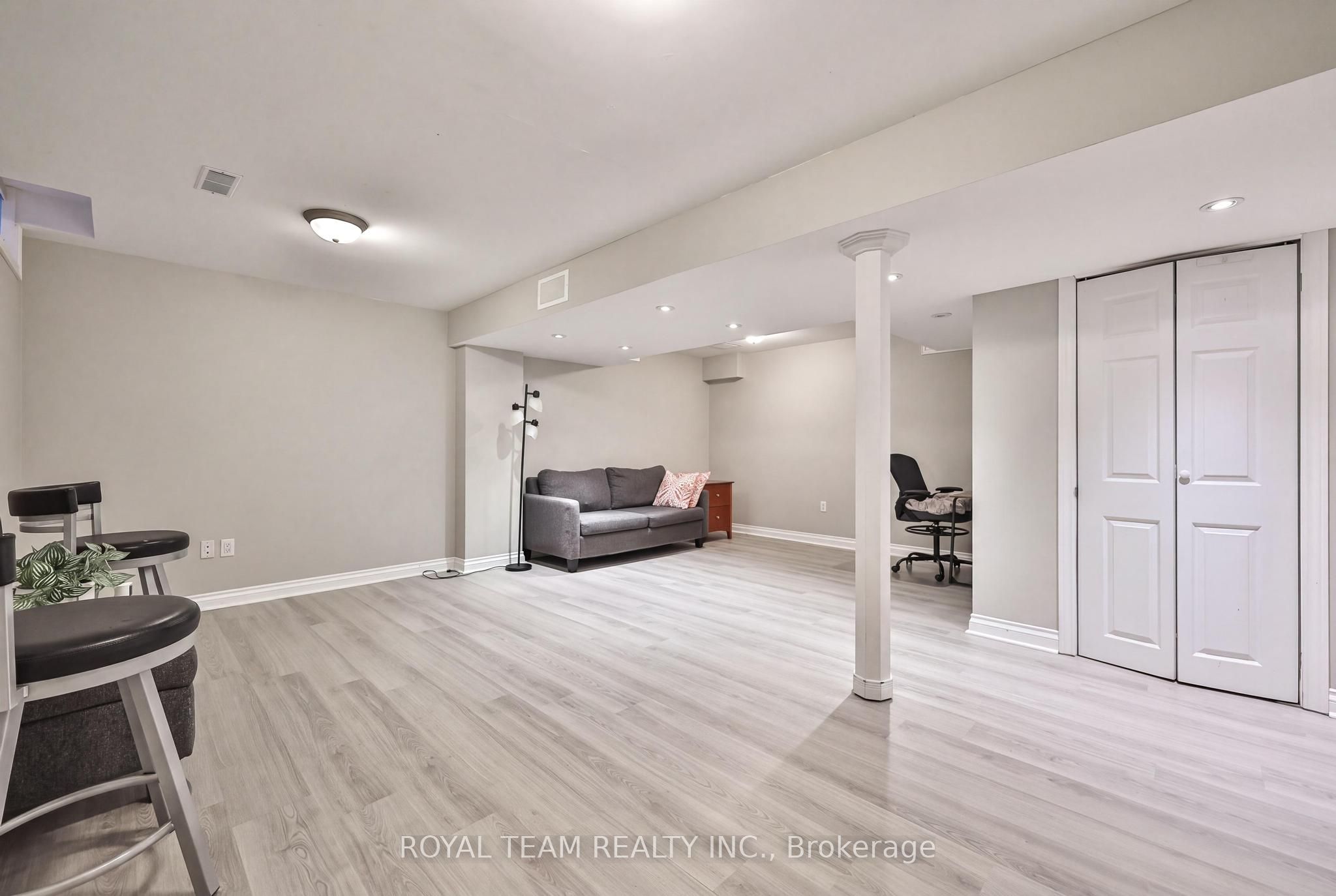 40 Emily Carr Crescent Property Photo 29