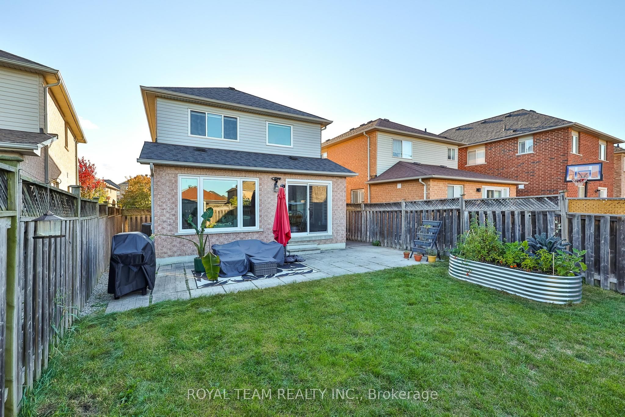 40 Emily Carr Crescent Property Photo 32
