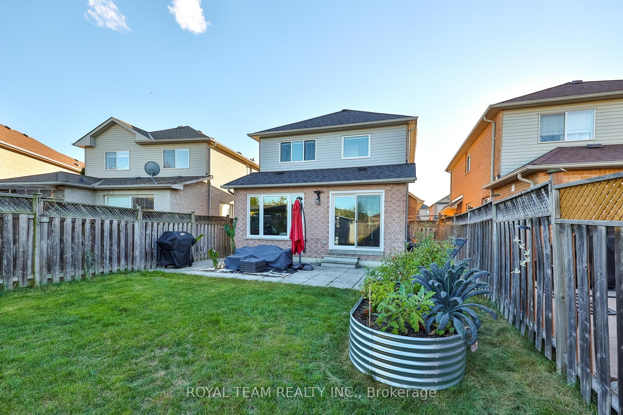 40 Emily Carr Crescent Property Photo 34