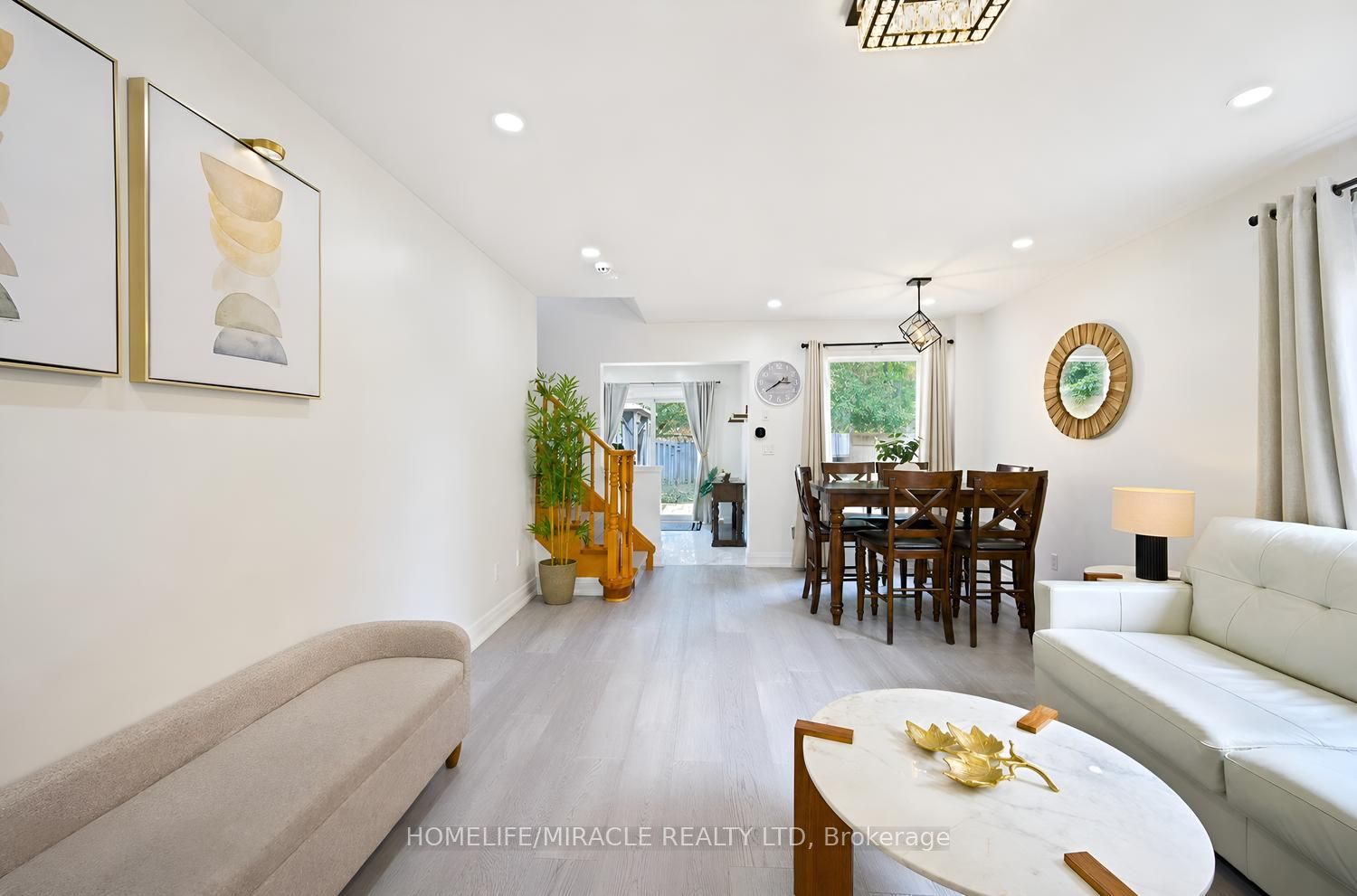 1552 Harwood Drive Property Photo 10