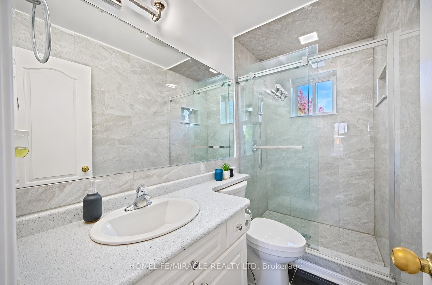 1552 Harwood Drive Property Photo 29