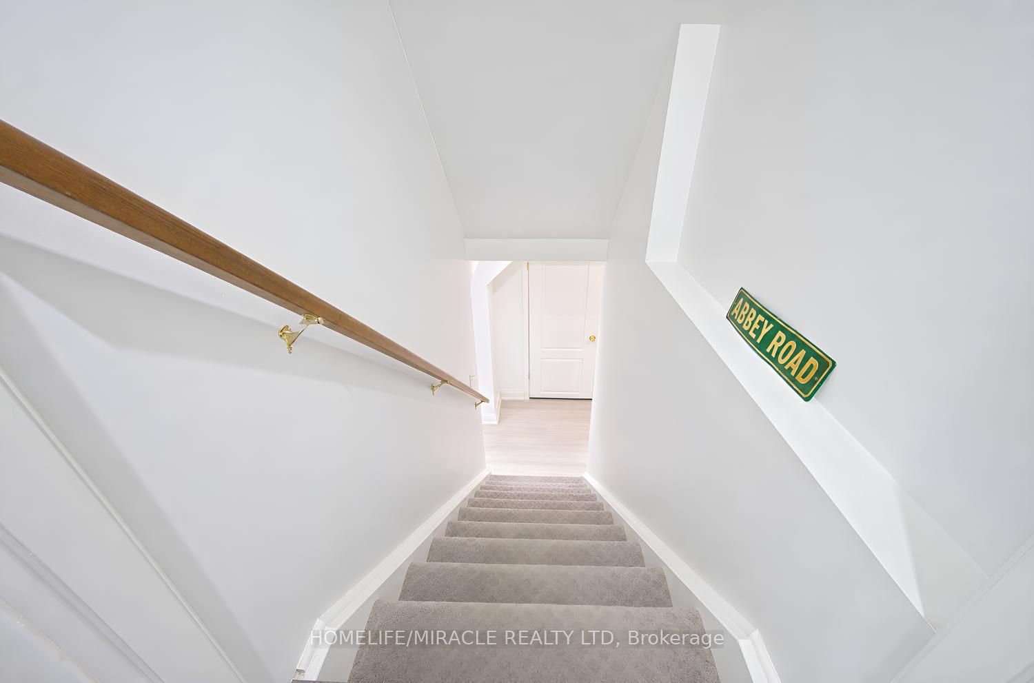 1552 Harwood Drive Property Photo 36