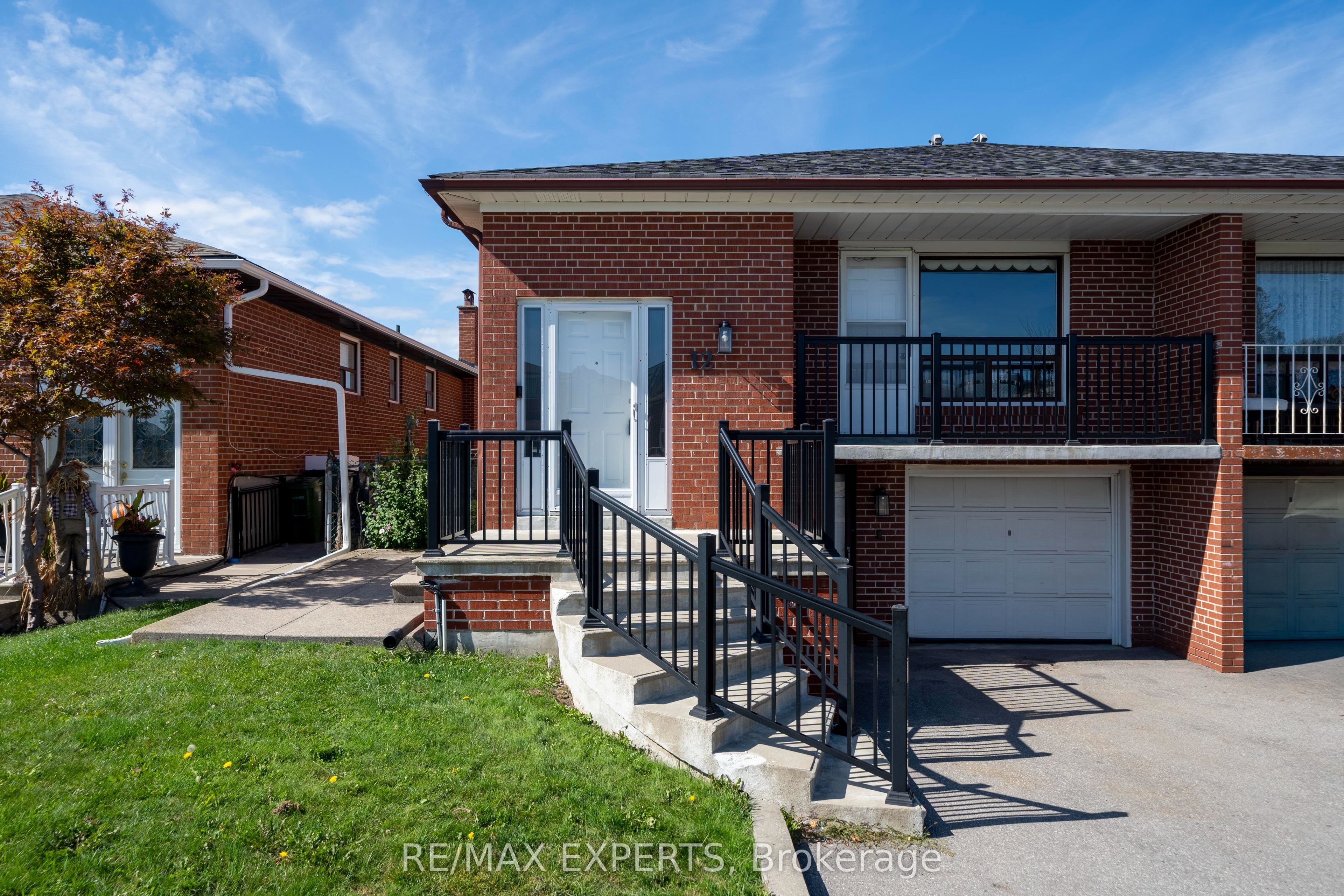 12 Paradelle Crescent