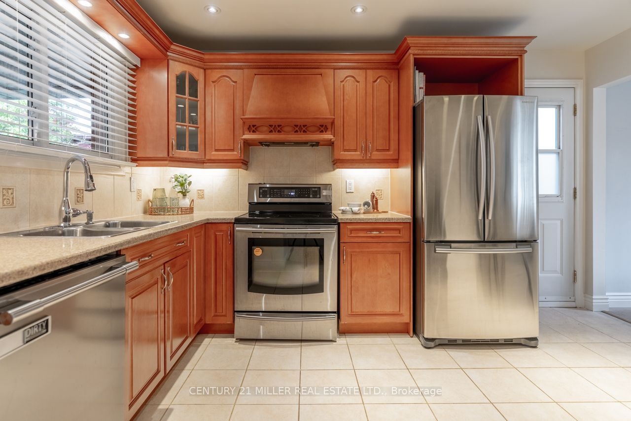 2697 Hollington Crescent Property Photo 12