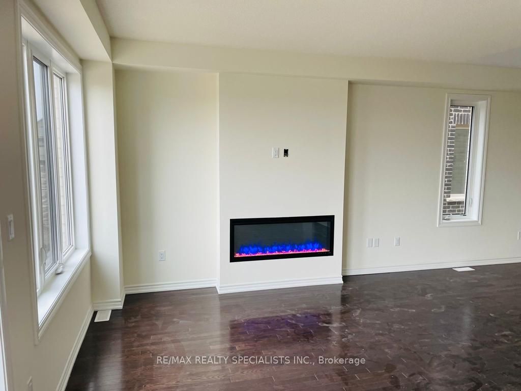 20 Donald Ficht Crescent Main & 2nd Property Photo 4