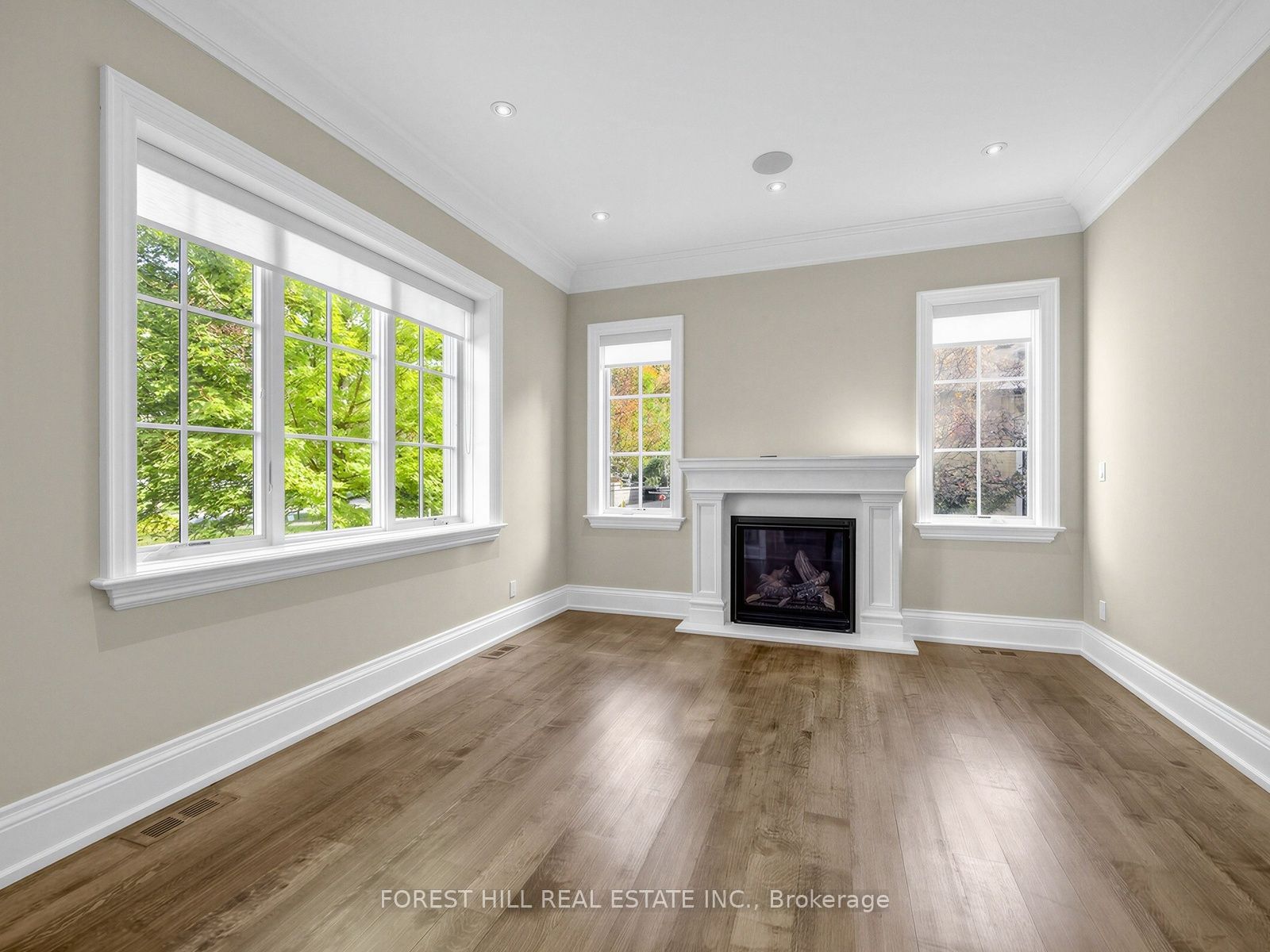 302 Pinehurst Drive W Property Photo 5