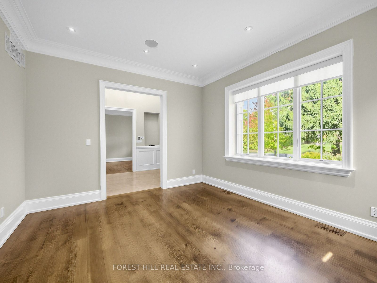 302 Pinehurst Drive W Property Photo 6