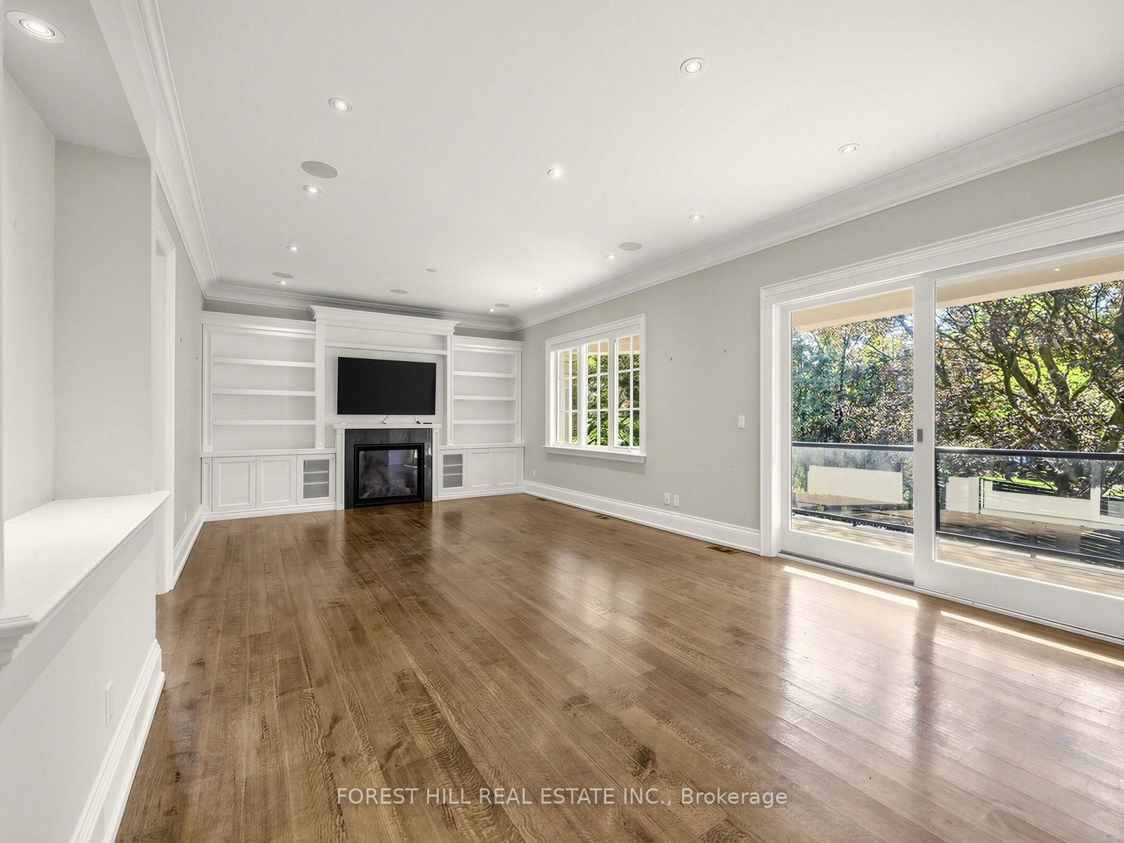 302 Pinehurst Drive W Property Photo 7