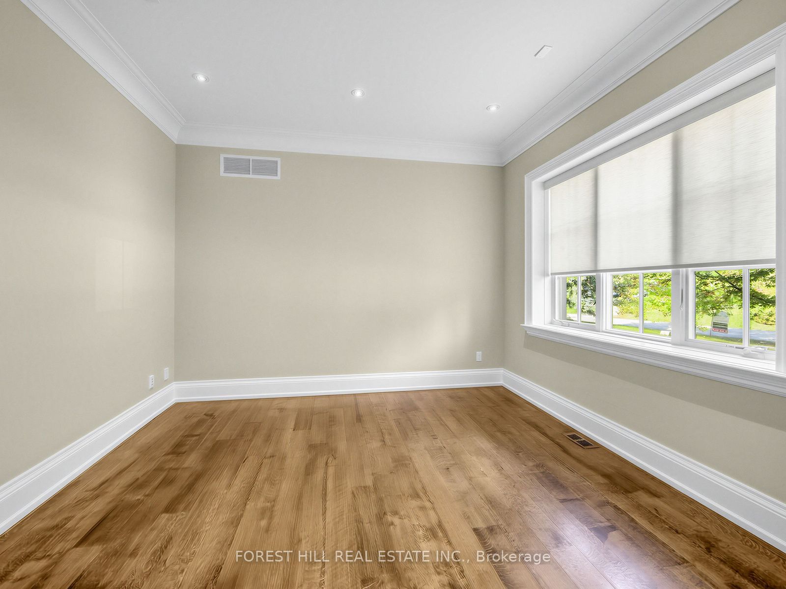 302 Pinehurst Drive W Property Photo 9