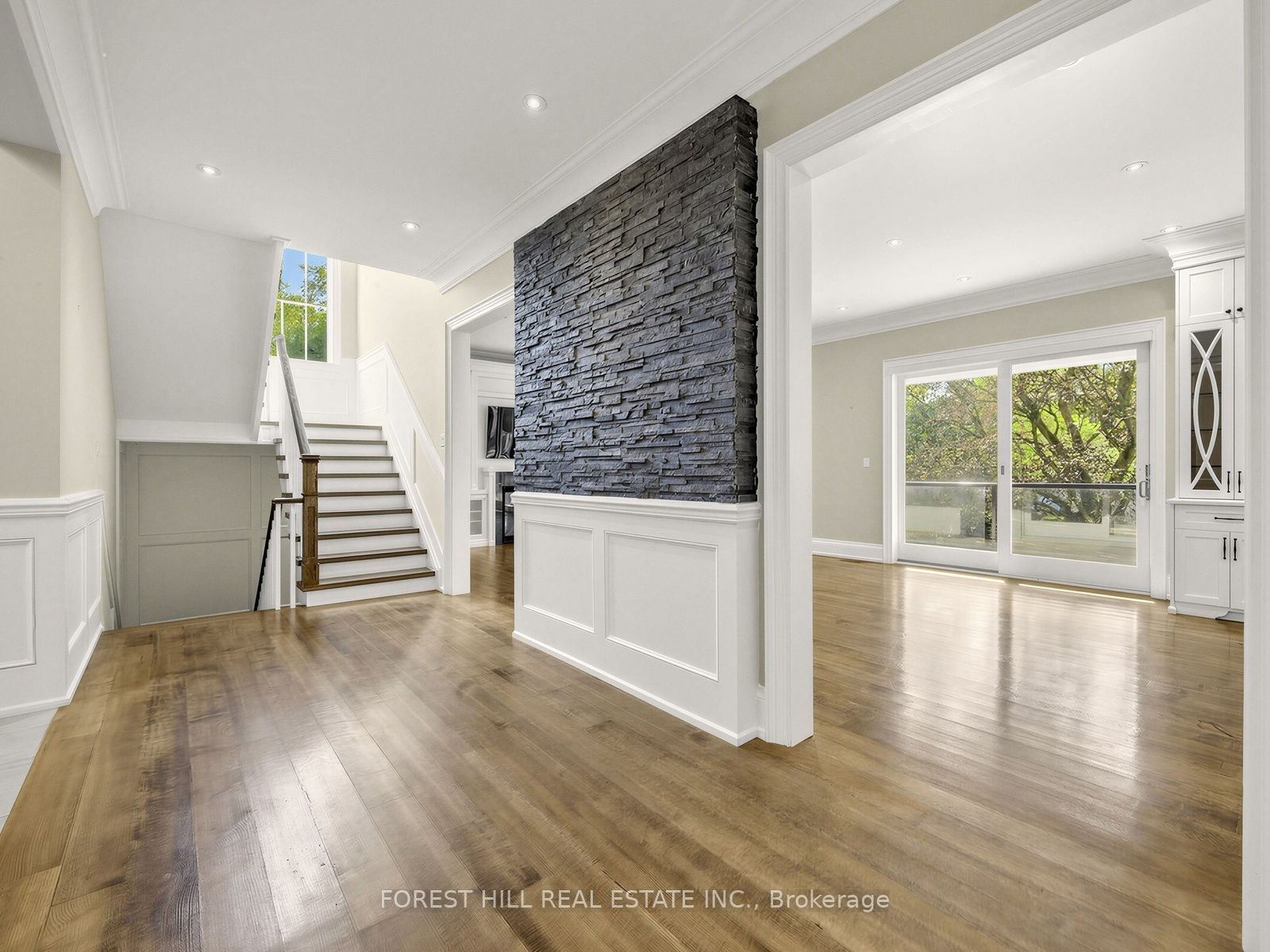 302 Pinehurst Drive W Property Photo 16