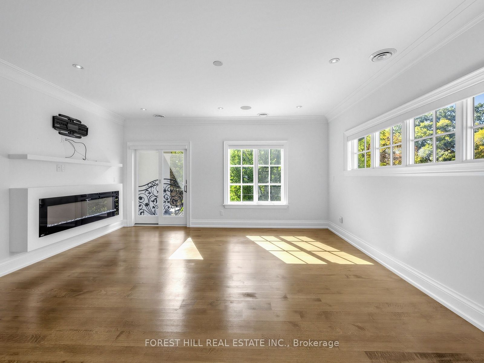 302 Pinehurst Drive W Property Photo 19