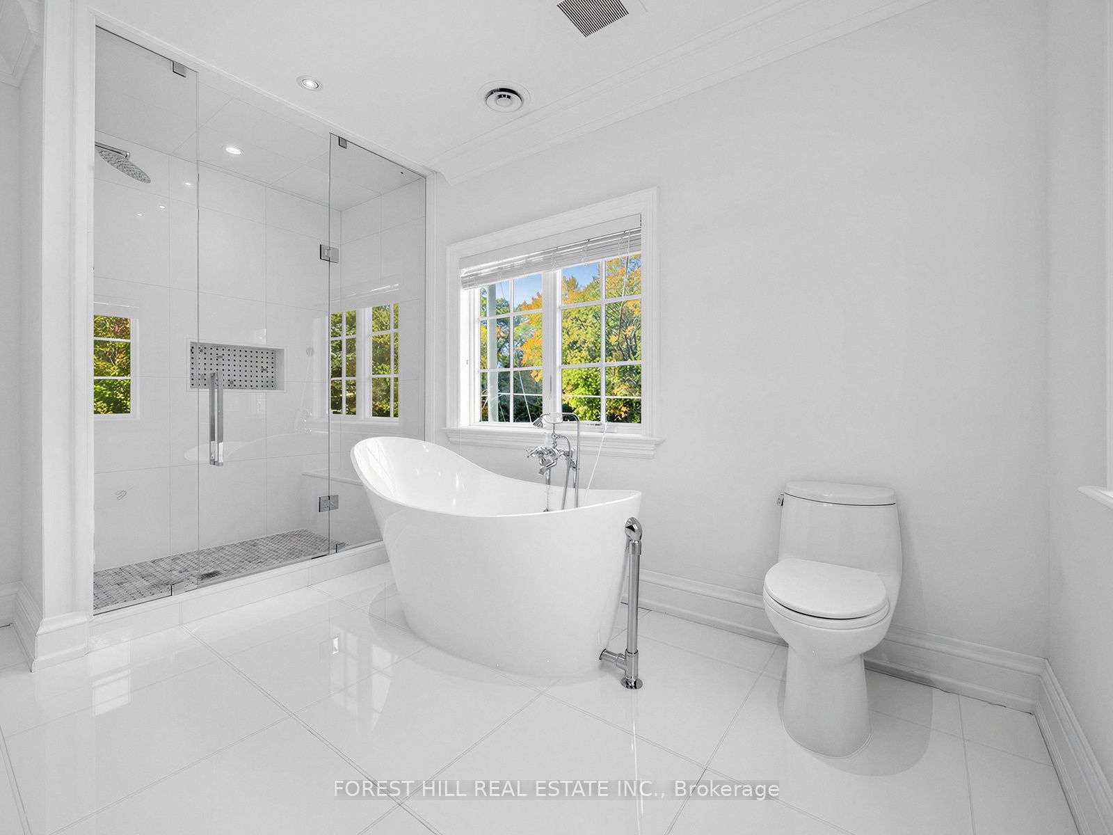 302 Pinehurst Drive W Property Photo 22