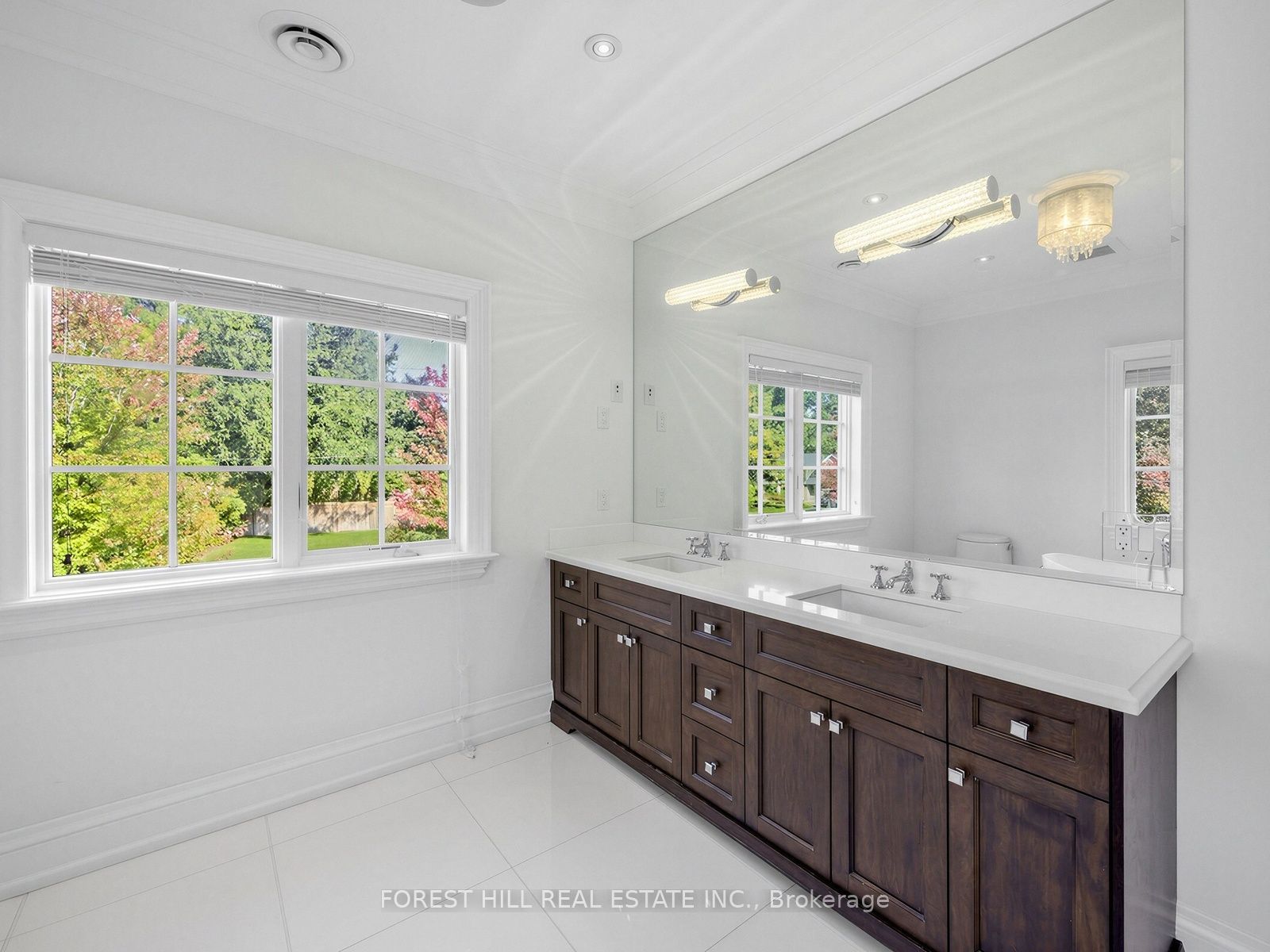 302 Pinehurst Drive W Property Photo 23