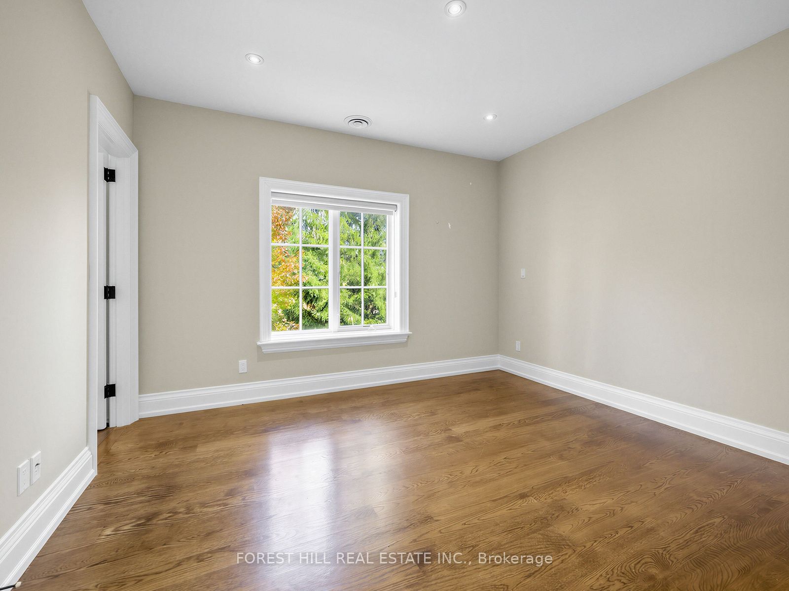 302 Pinehurst Drive W Property Photo 24