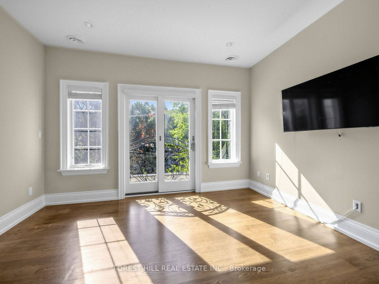 302 Pinehurst Drive W Property Photo 26