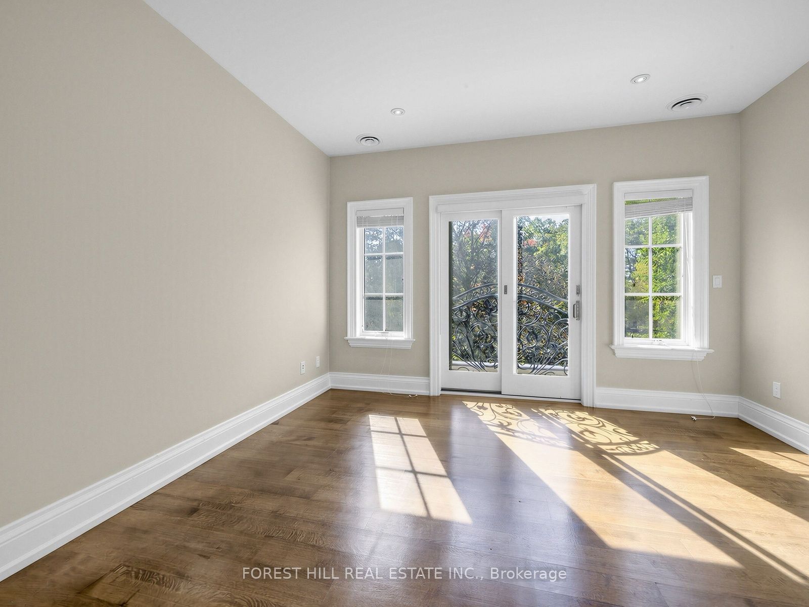 302 Pinehurst Drive W Property Photo 28