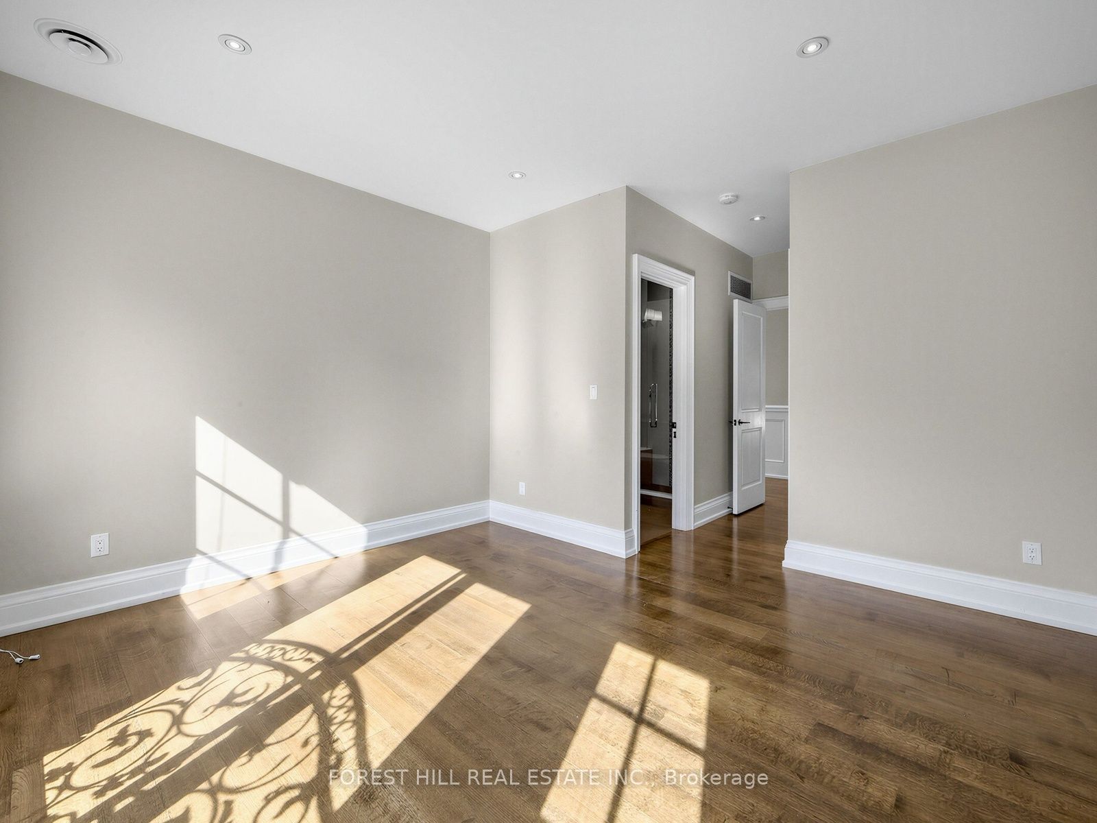 302 Pinehurst Drive W Property Photo 29