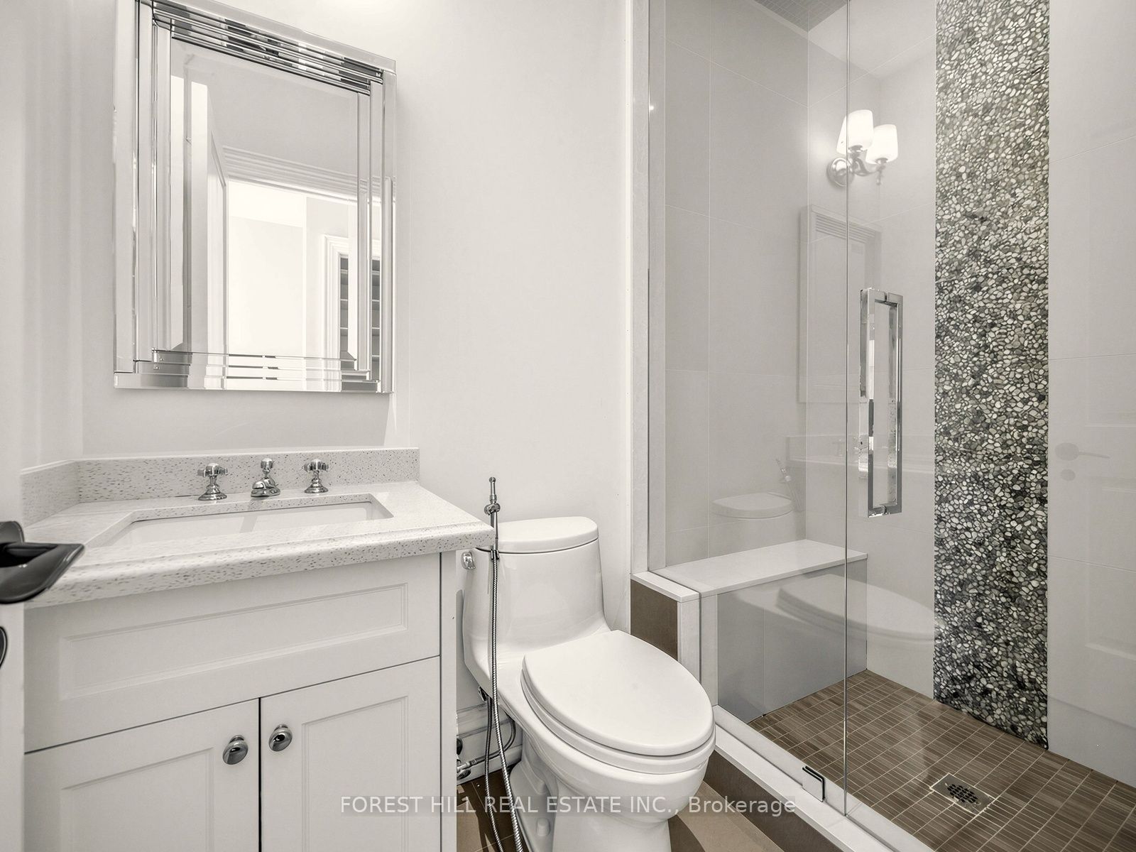302 Pinehurst Drive W Property Photo 32