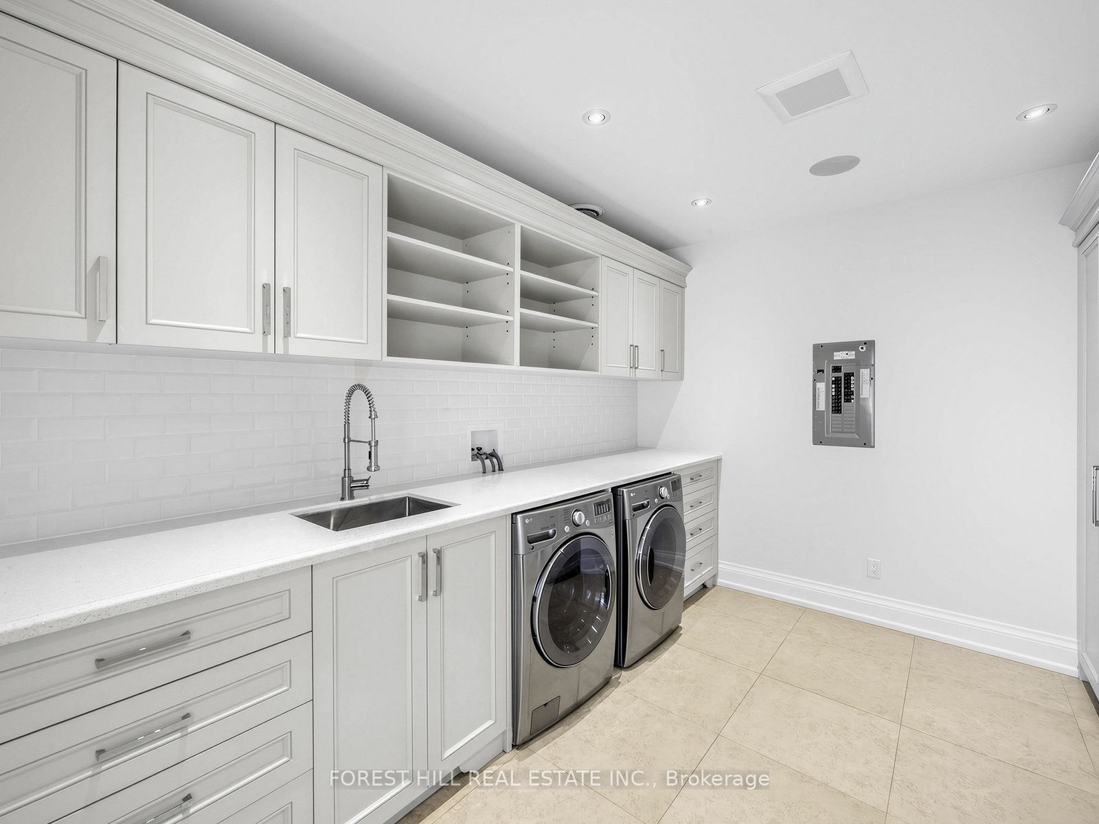 302 Pinehurst Drive W Property Photo 41
