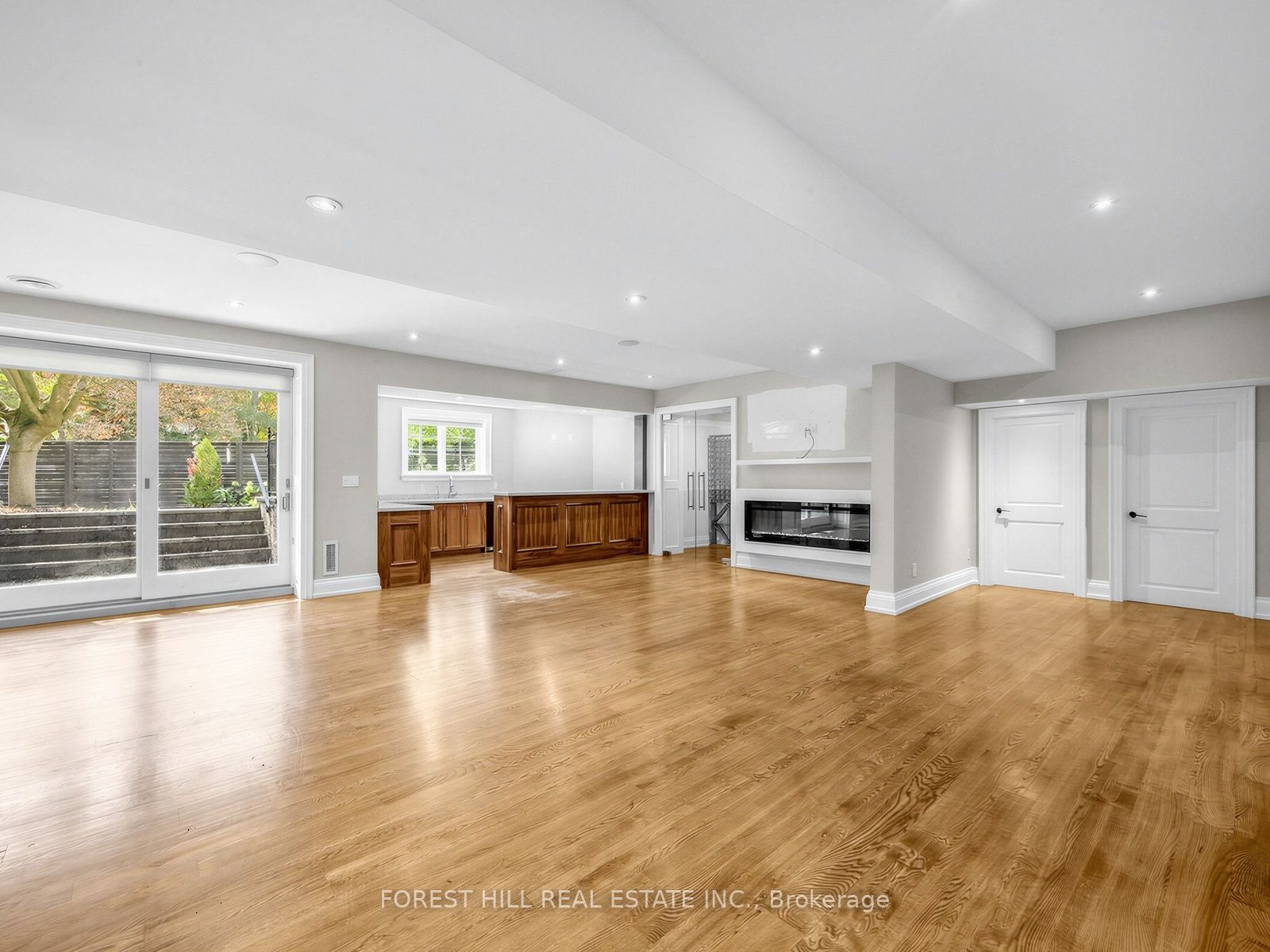 302 Pinehurst Drive W Property Photo 43