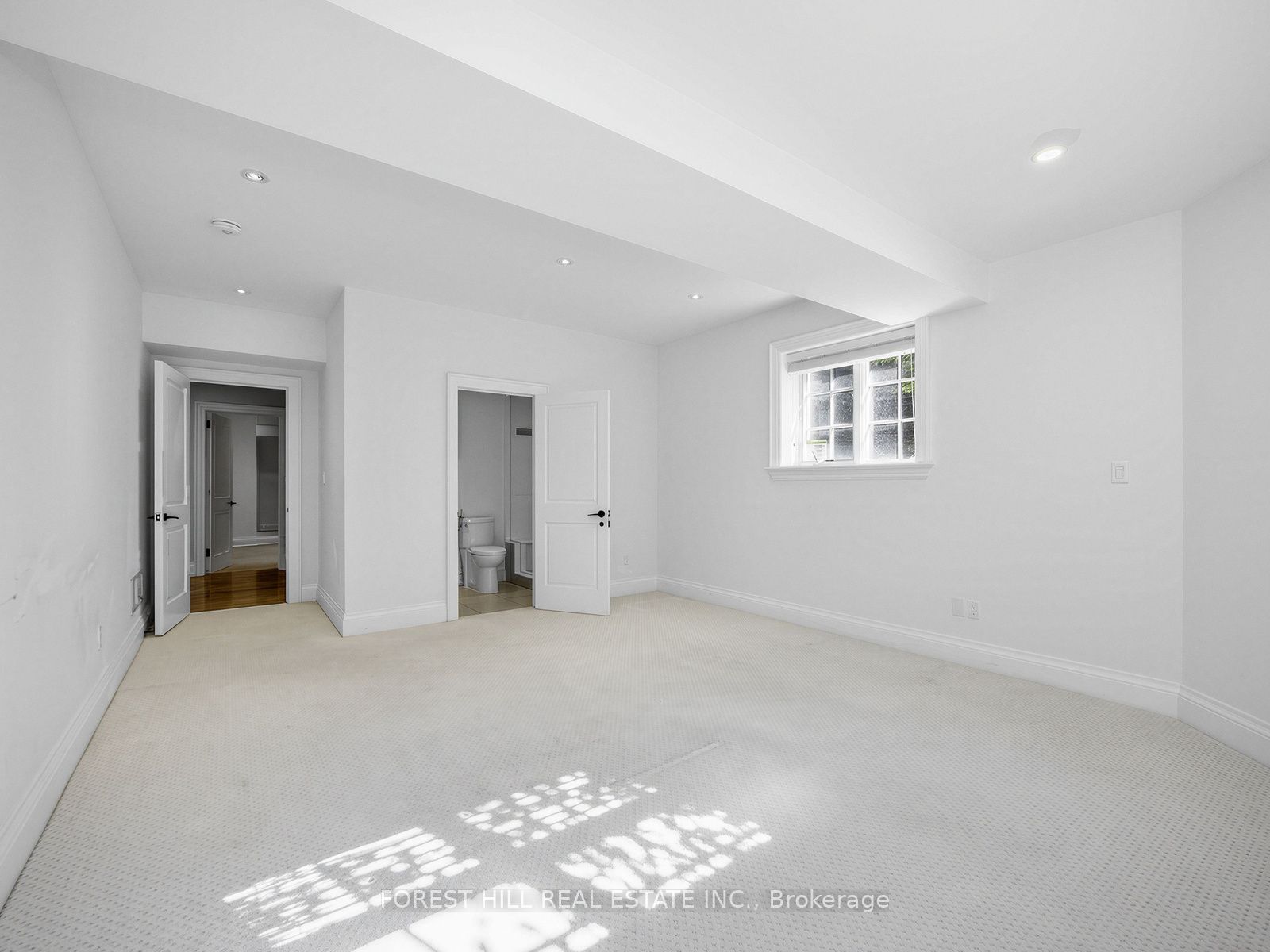 302 Pinehurst Drive W Property Photo 47