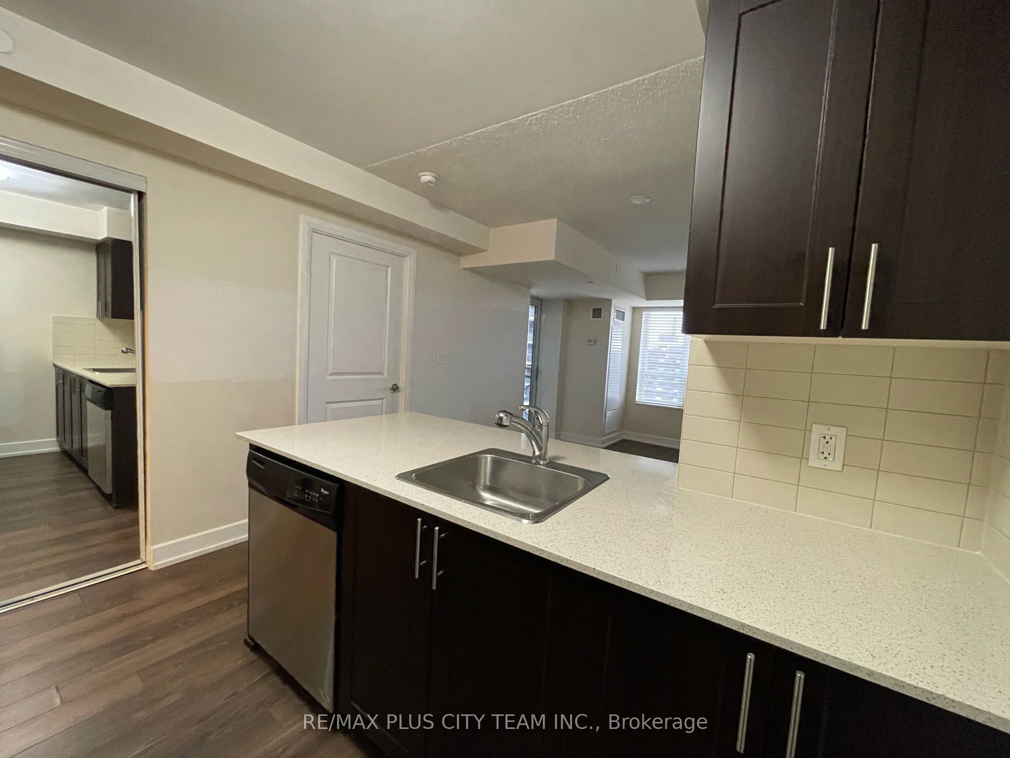 2 Eva Road 1521 Property Photo 10