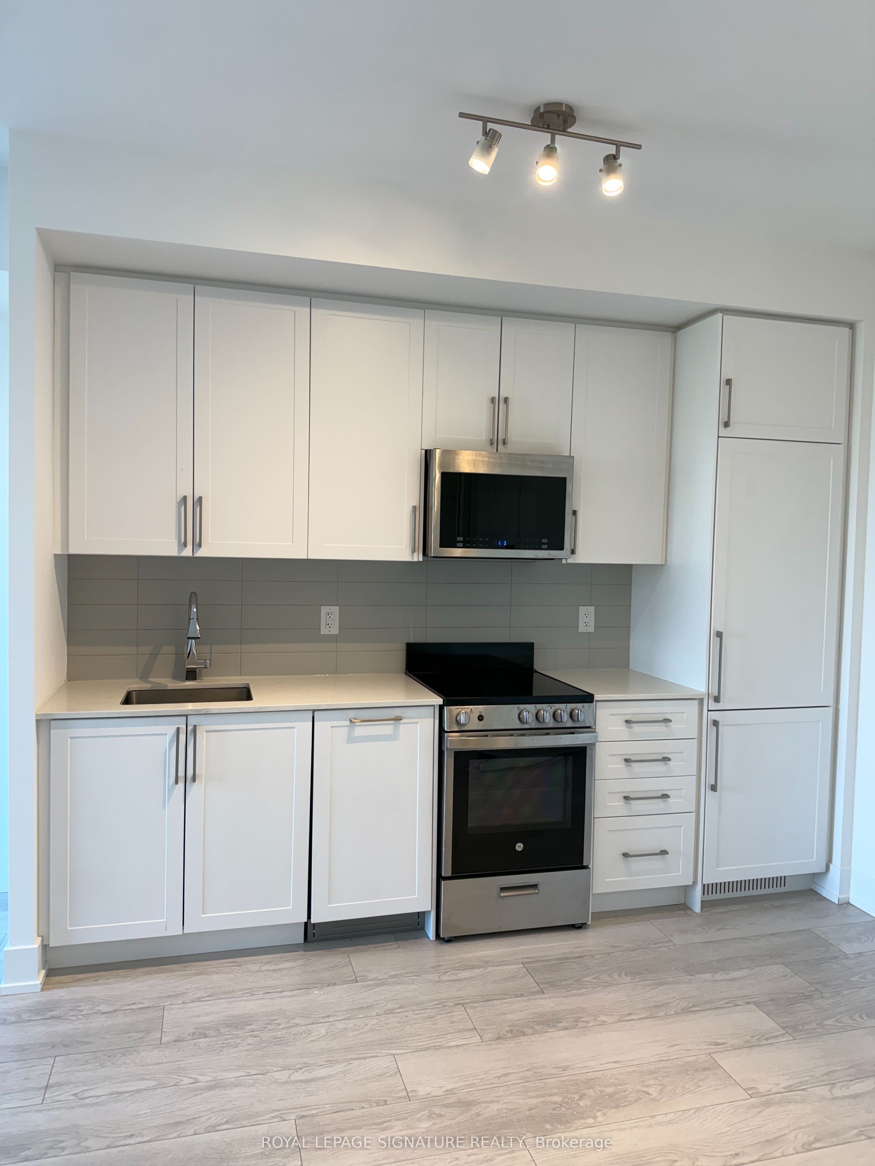 2450 Old Bronte Road 410 Property Photo 4