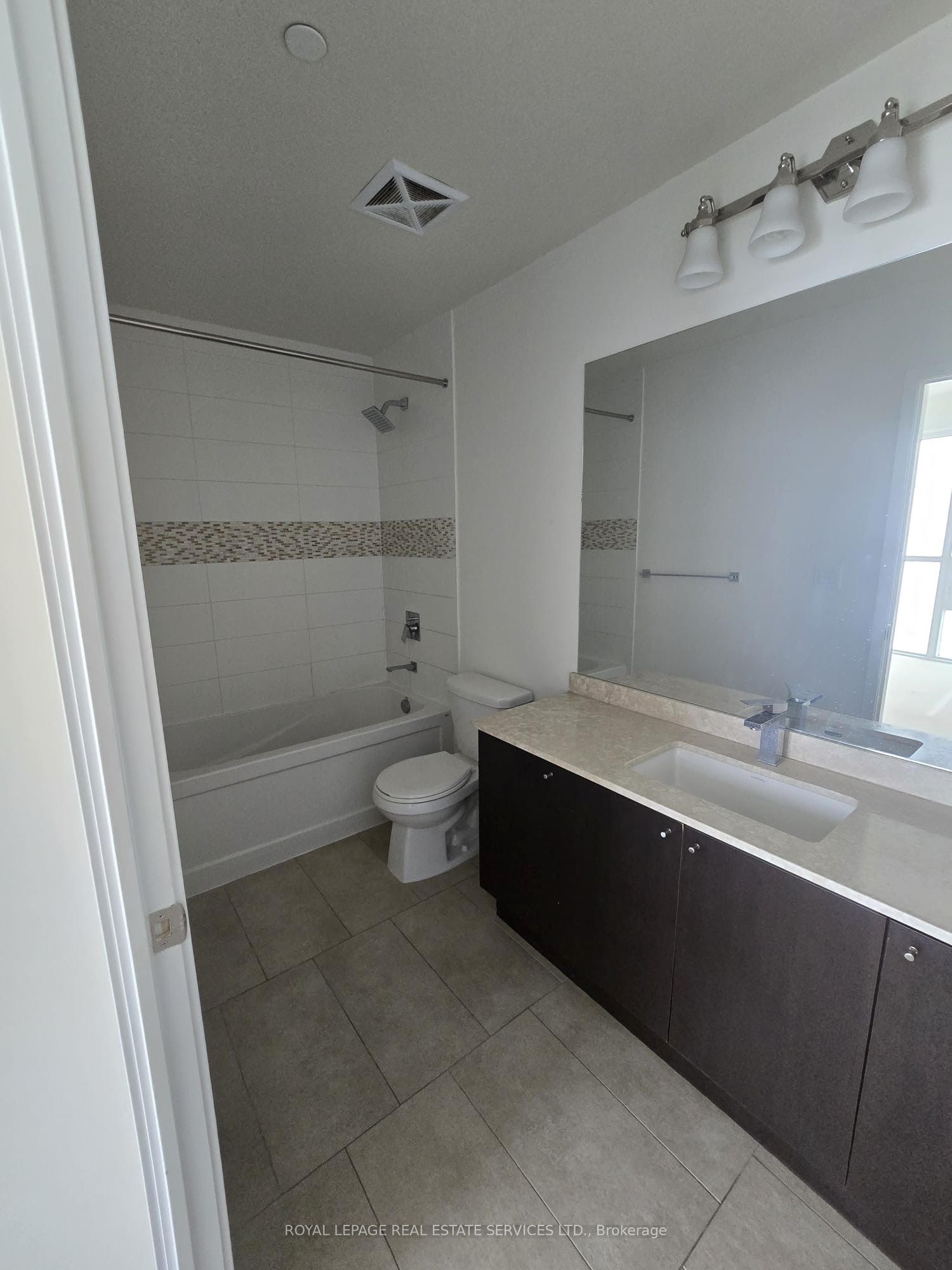510 Curran Place 2707 Property Photo 6