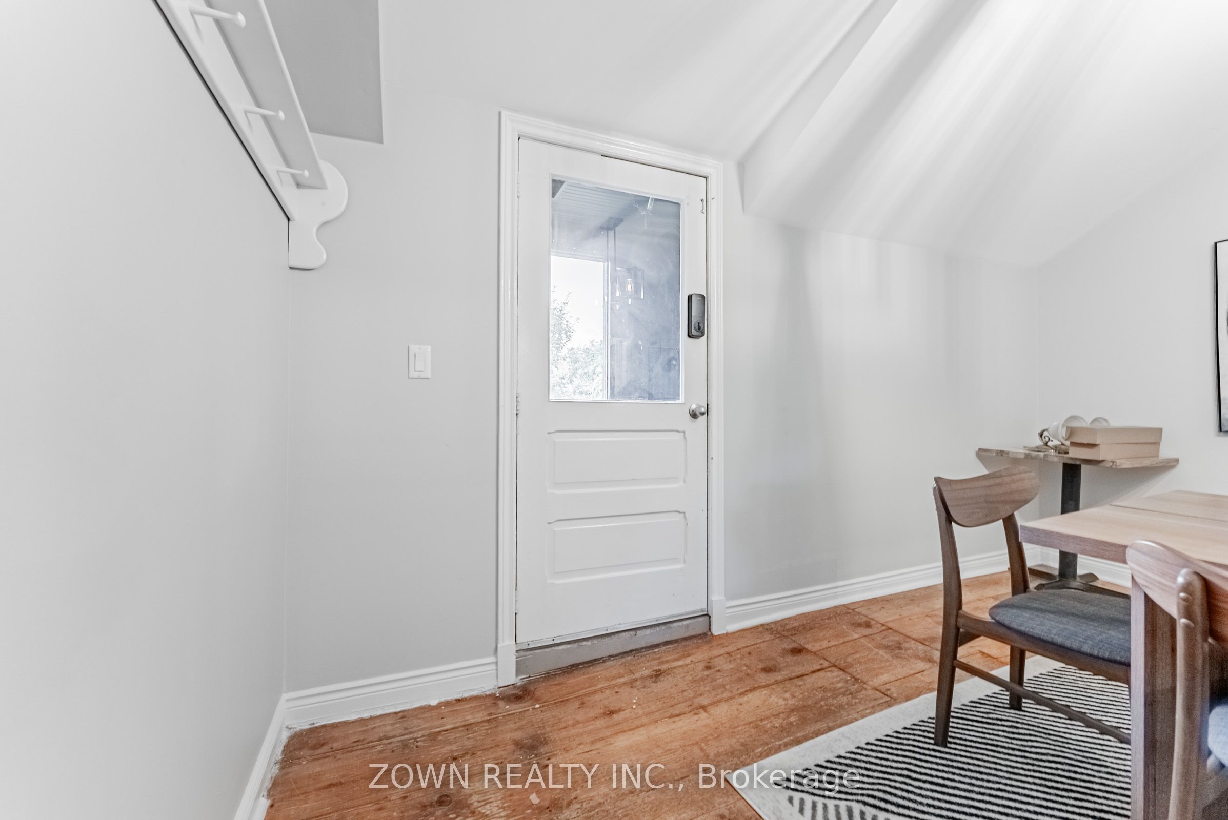 17277 Old Main Street Upper Property Photo 4