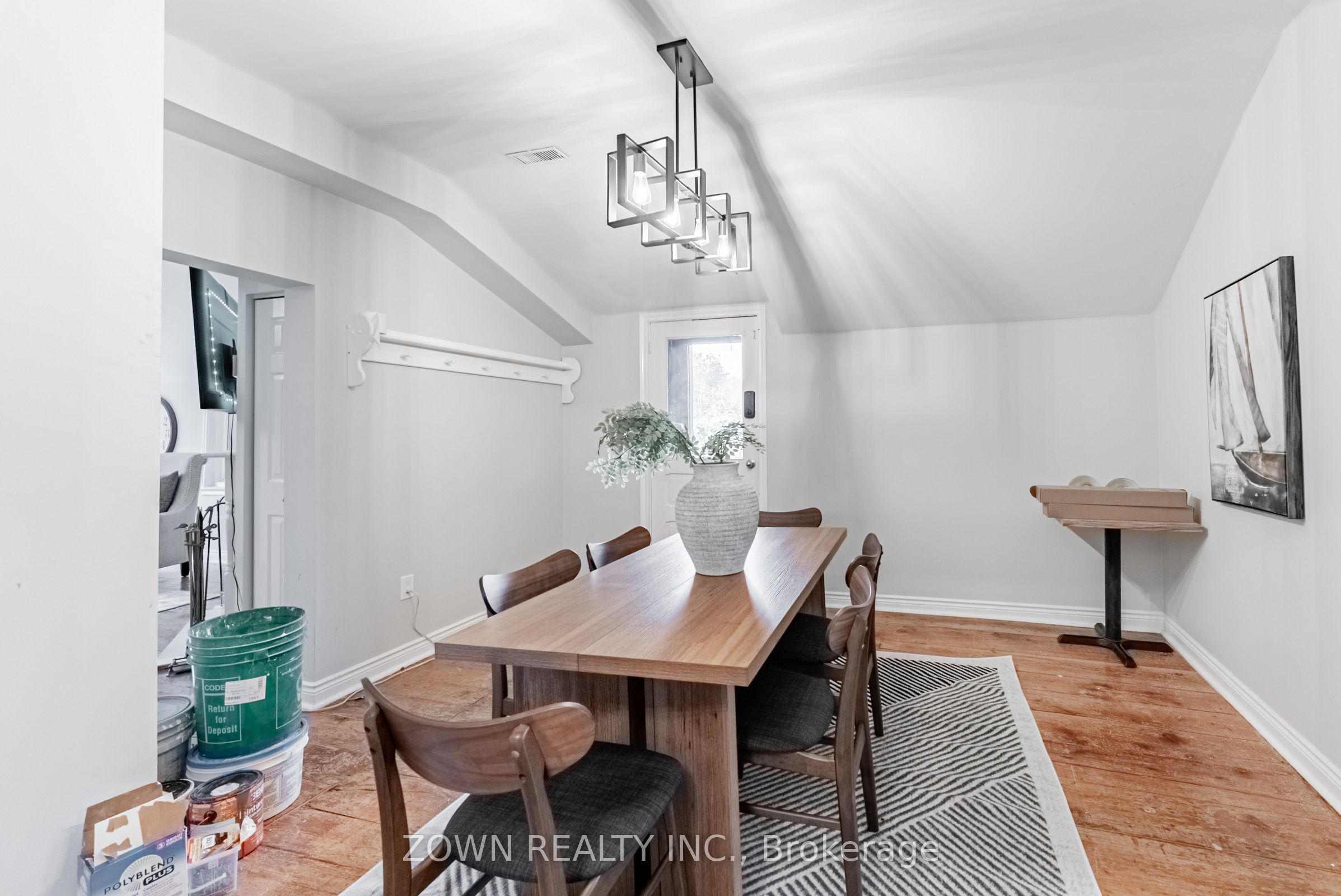 17277 Old Main Street Upper Property Photo 7