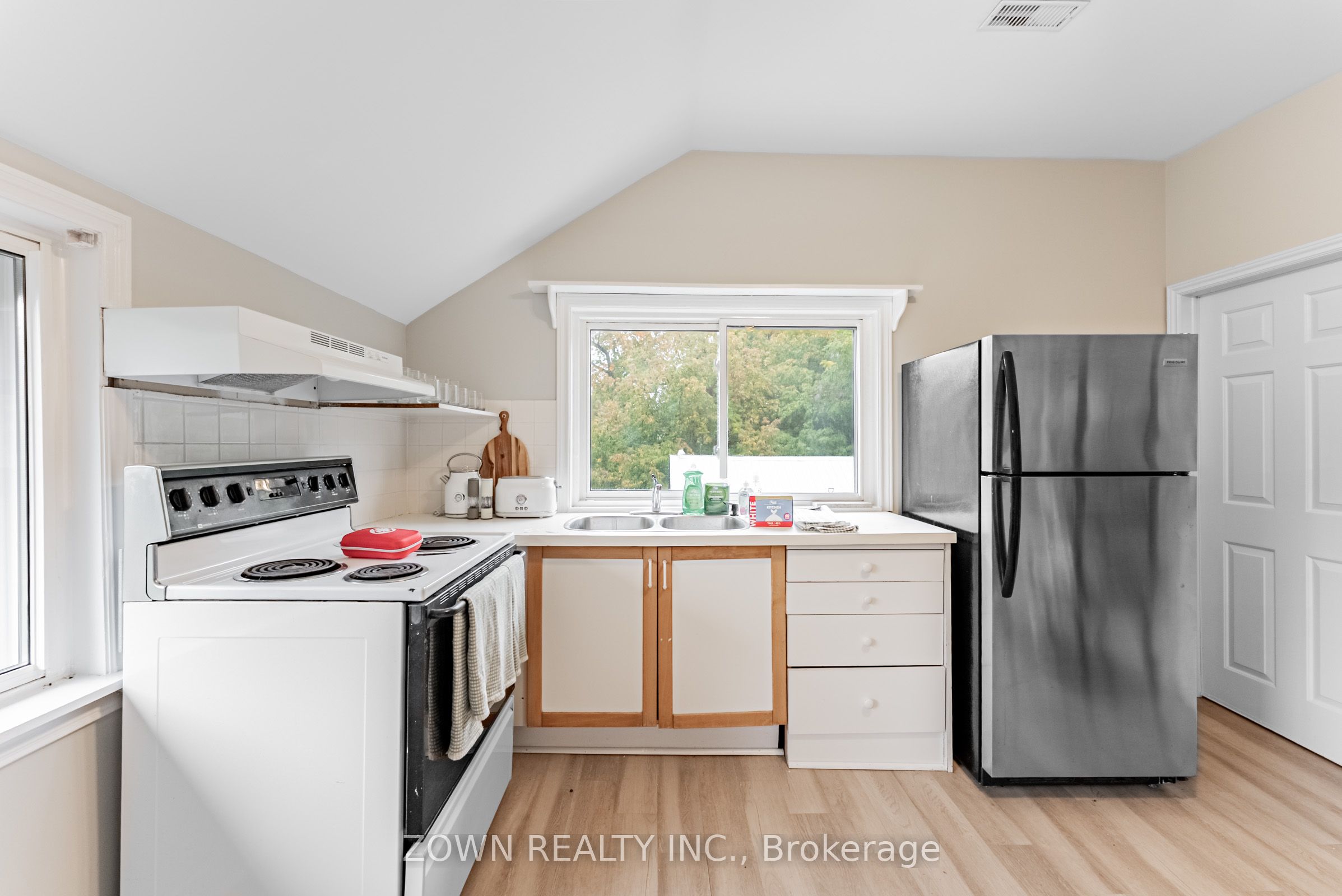 17277 Old Main Street Upper Property Photo 8