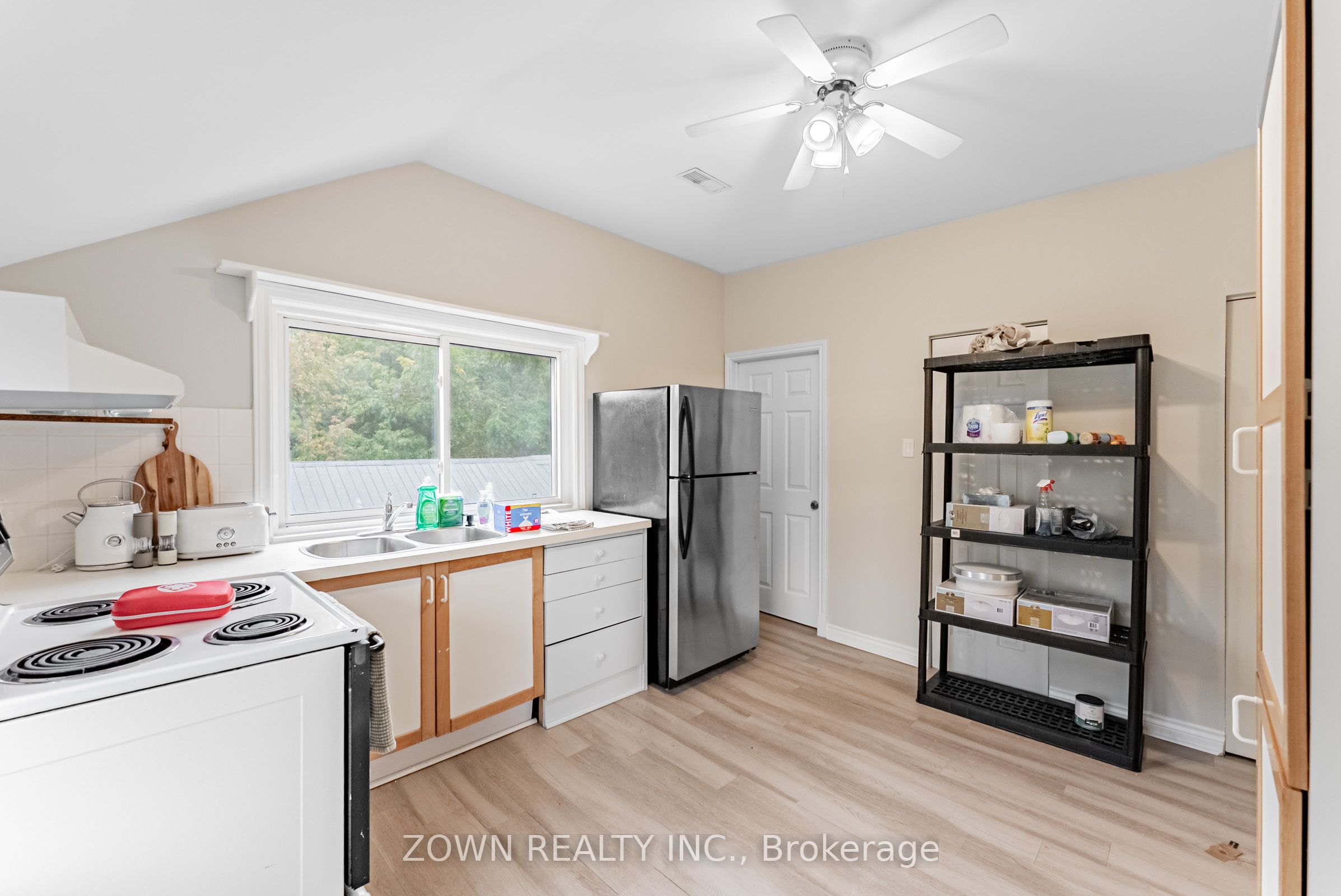 17277 Old Main Street Upper Property Photo 9