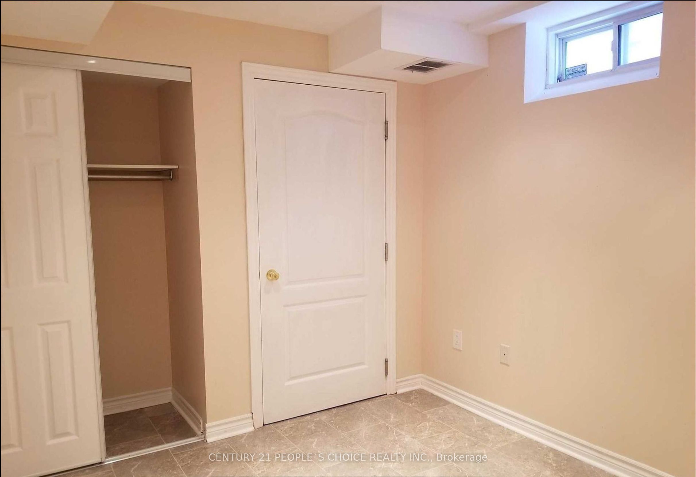 5689 Sidmouth Street Lower Property Photo 6