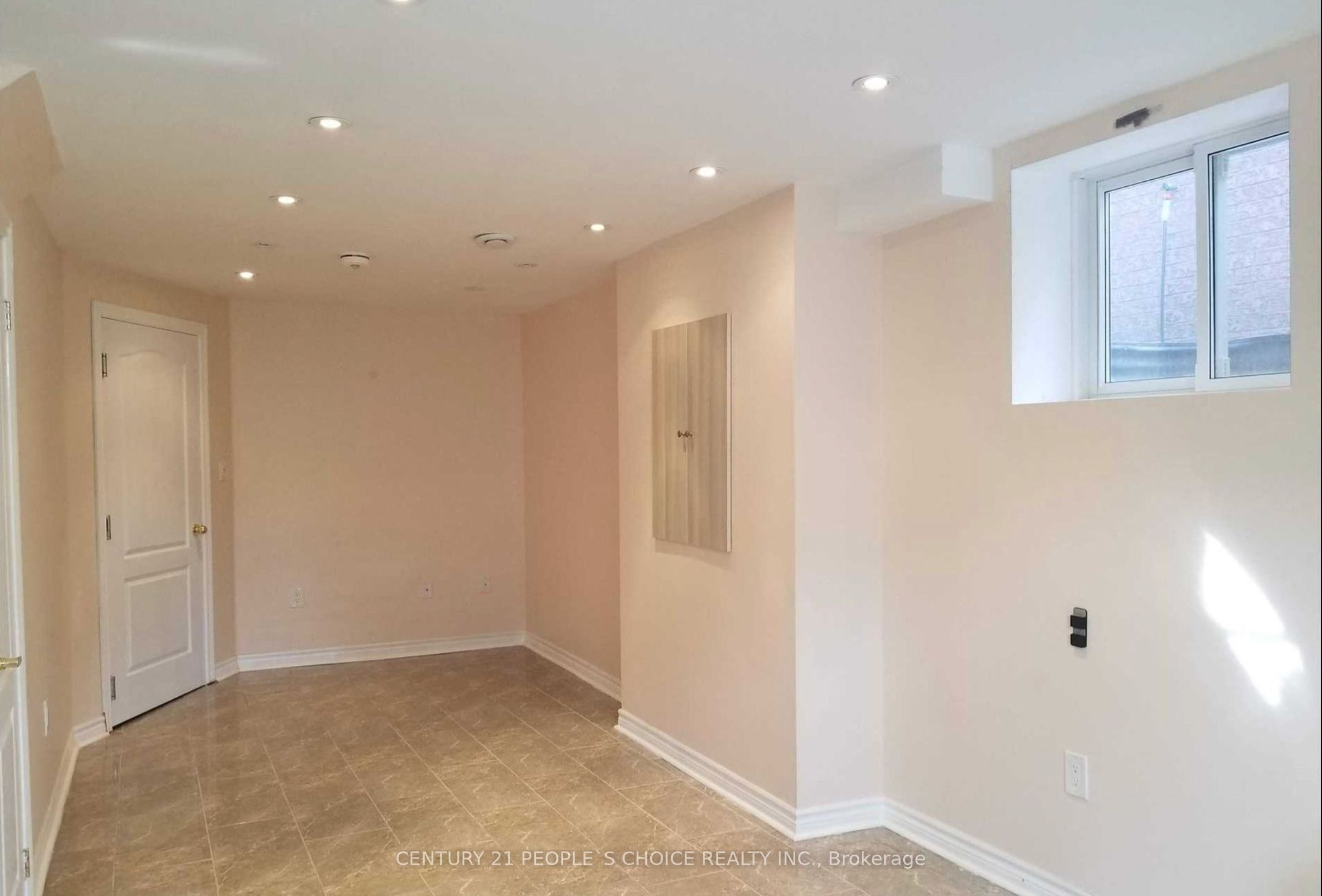 5689 Sidmouth Street Lower Property Photo 7