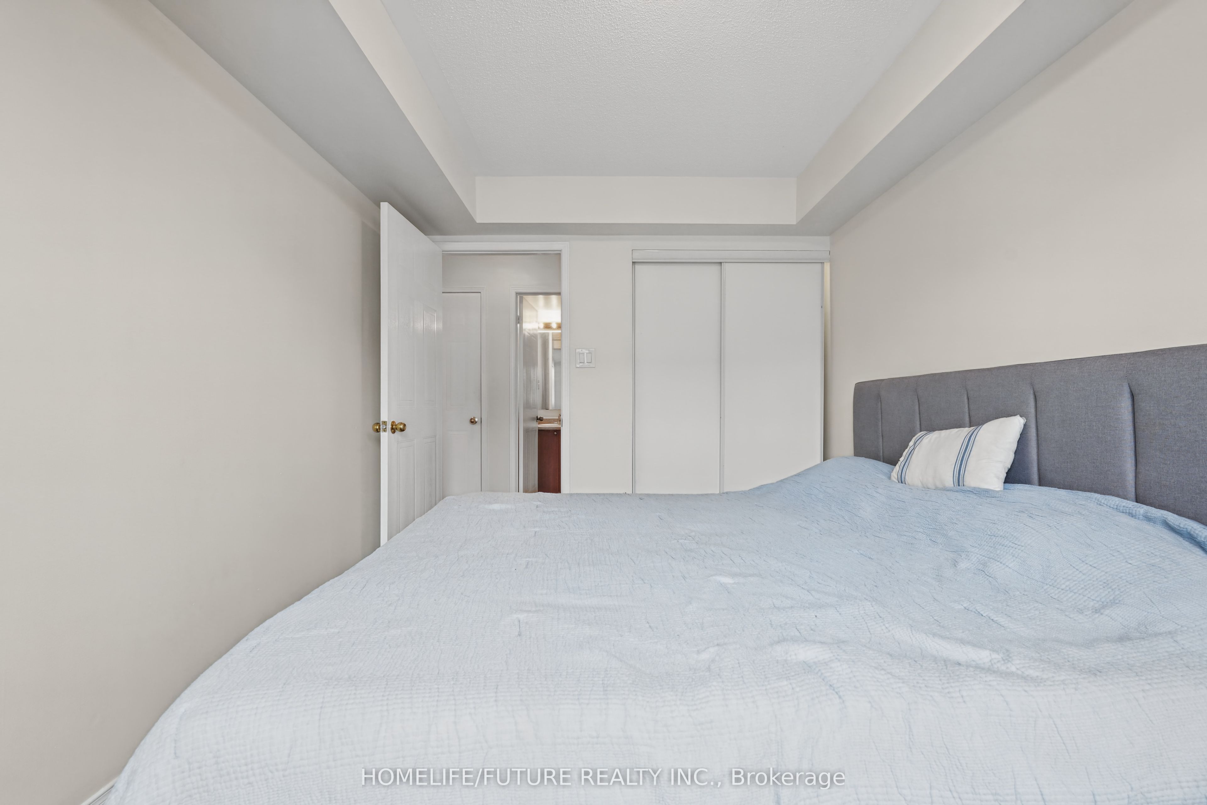 4975 Southampton Drive 337 Property Photo 18